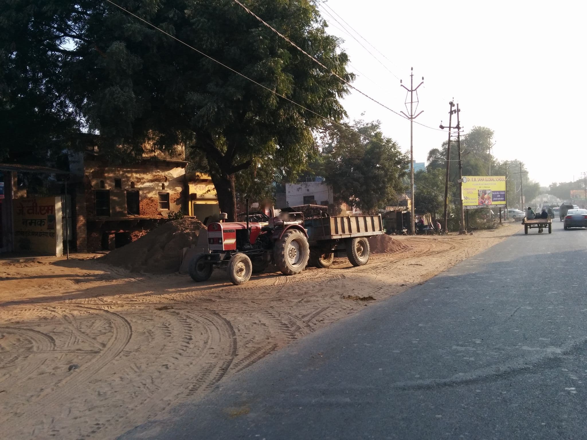 Street view near clarks inn hotel, Mathura — © sashazykov (CC BY-SA · Mapillary)