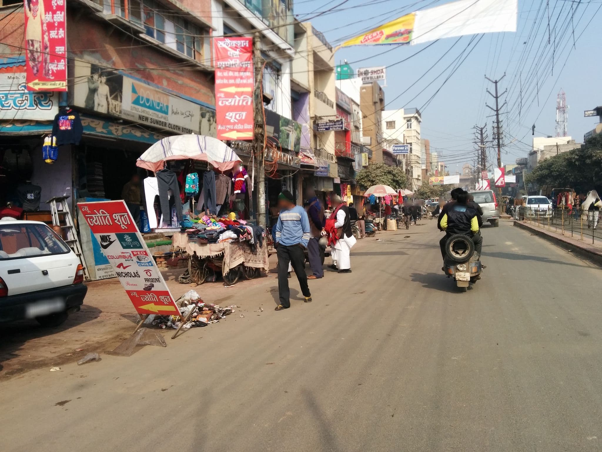 Street view near Brij Bihar Hotel, Mathura — © sashazykov (CC BY-SA · Mapillary)