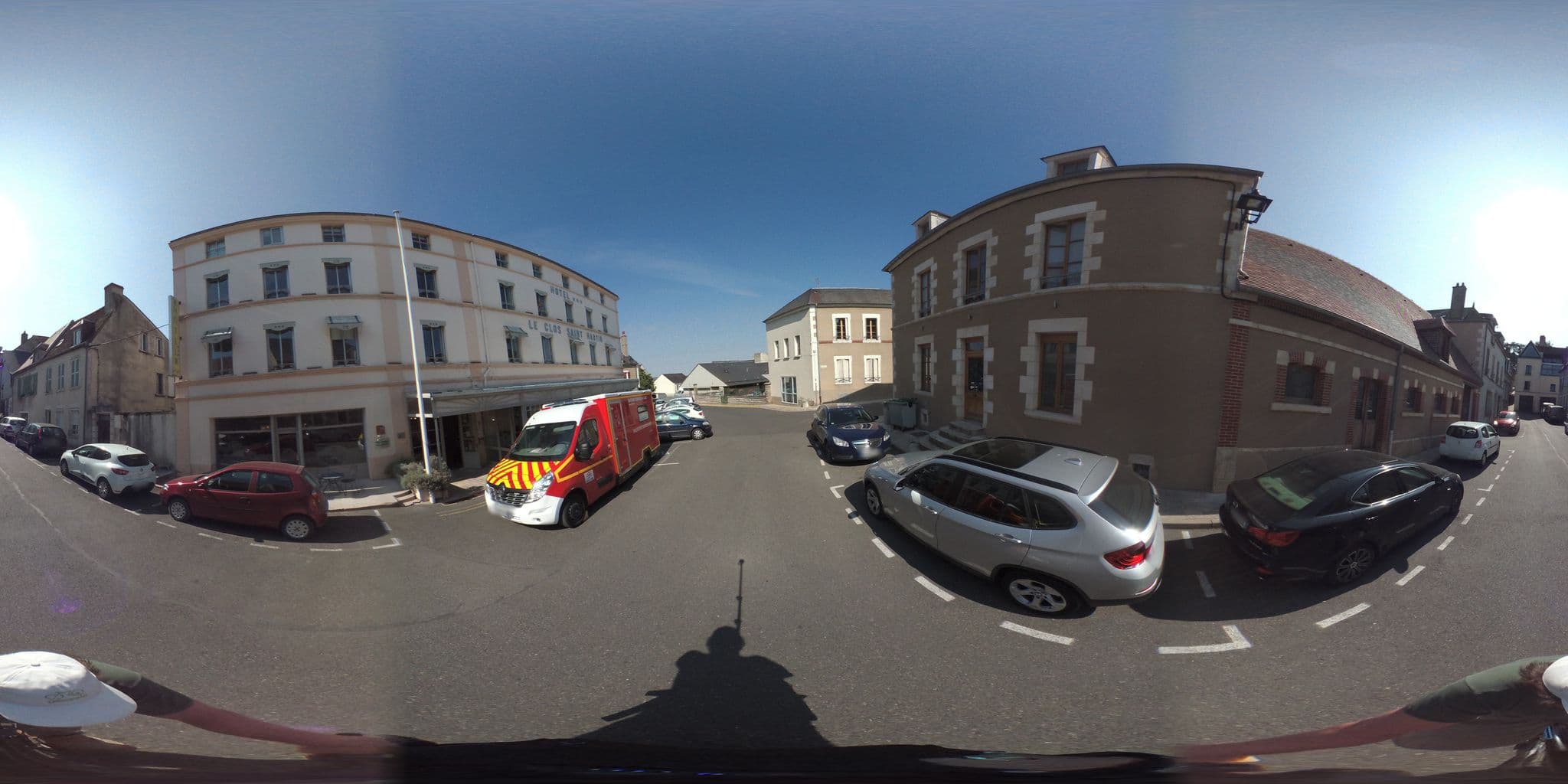 Street view near Hôtel Le Clos Saint-Martin, Sancerre — © geovelo (CC BY-SA · Mapillary)