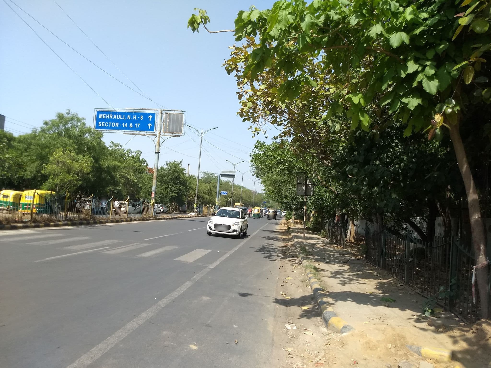 Street view near Dove's Inn, Gurugram — © sanjuyadav (CC BY-SA · Mapillary)