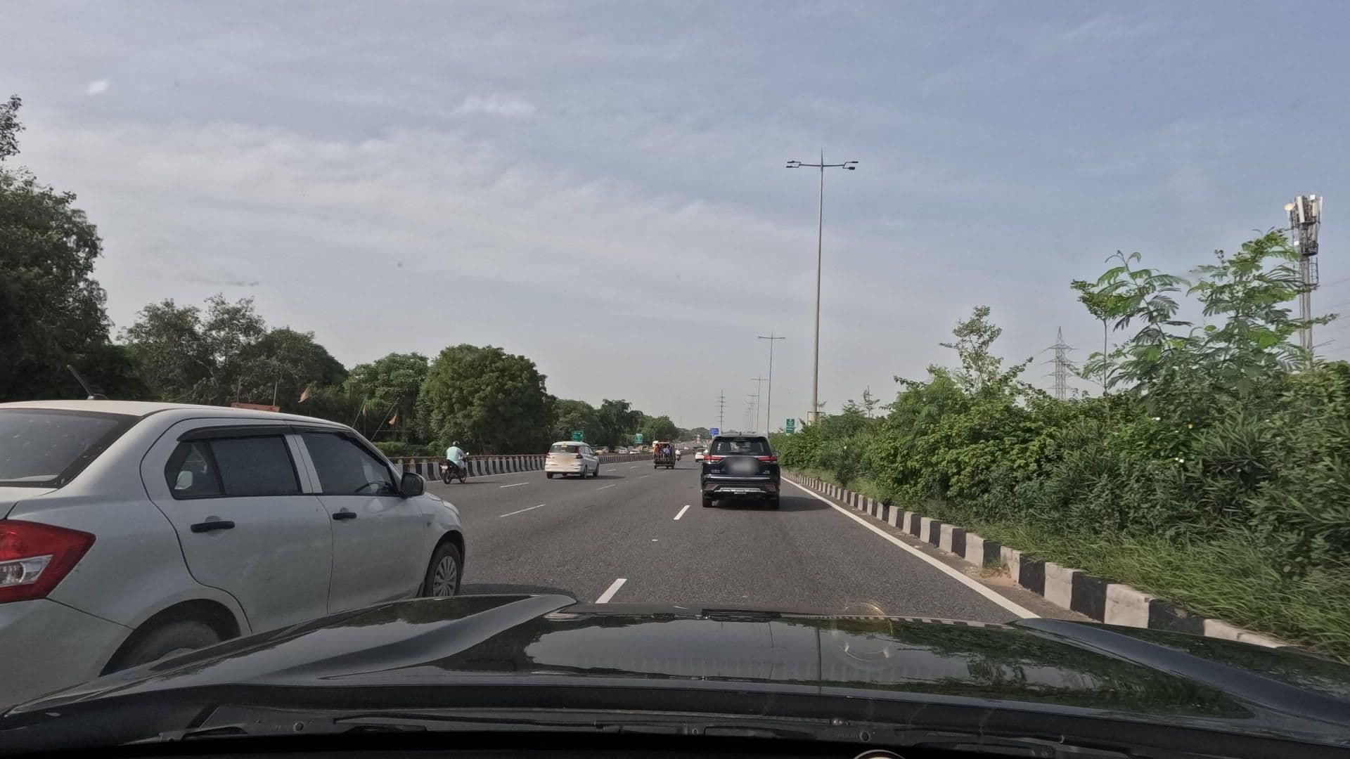 Street view near OYO Suites, Gurugram — © bct (CC BY-SA · Mapillary)