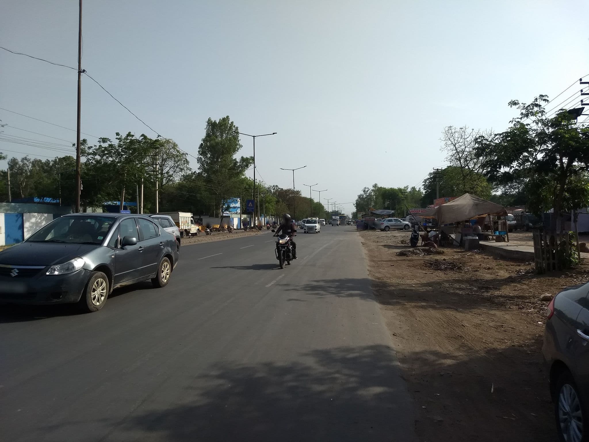 Street view near Hotel Royale Park, Gurugram — © sanjuyadav (CC BY-SA · Mapillary)