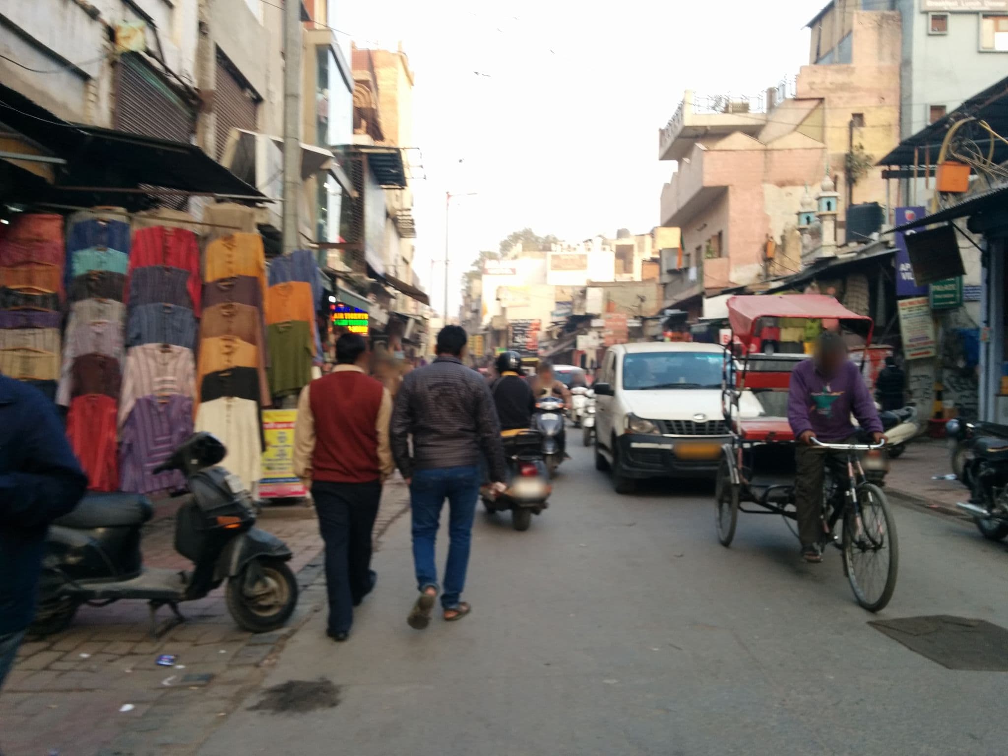 Street view near Comfort Rooms, New Delhi — © sashazykov (CC BY-SA · Mapillary)