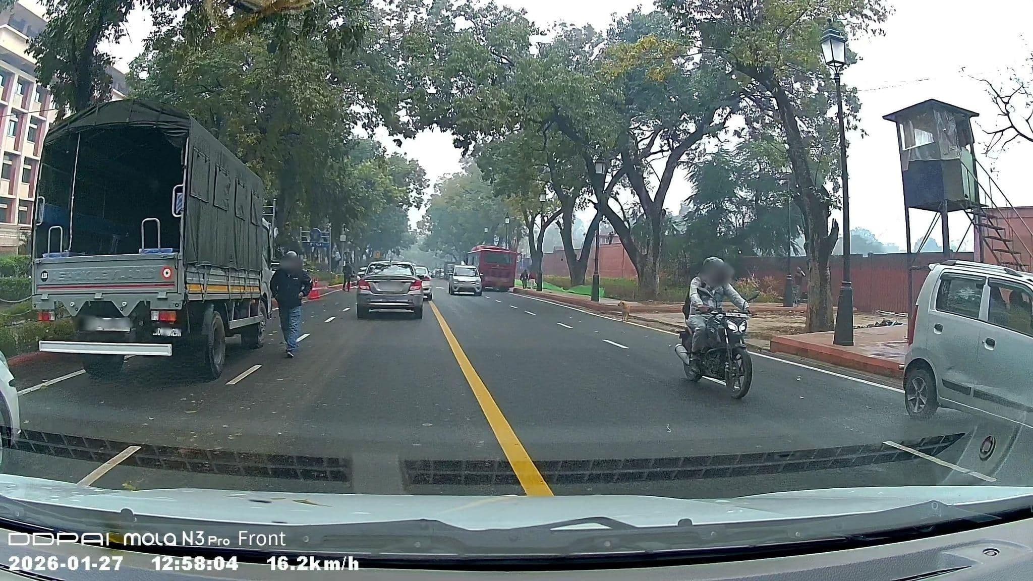 Street view near On Sangri-La Car to Airport DEL, New Delhi — © devildevil566616 (CC BY-SA · Mapillary)