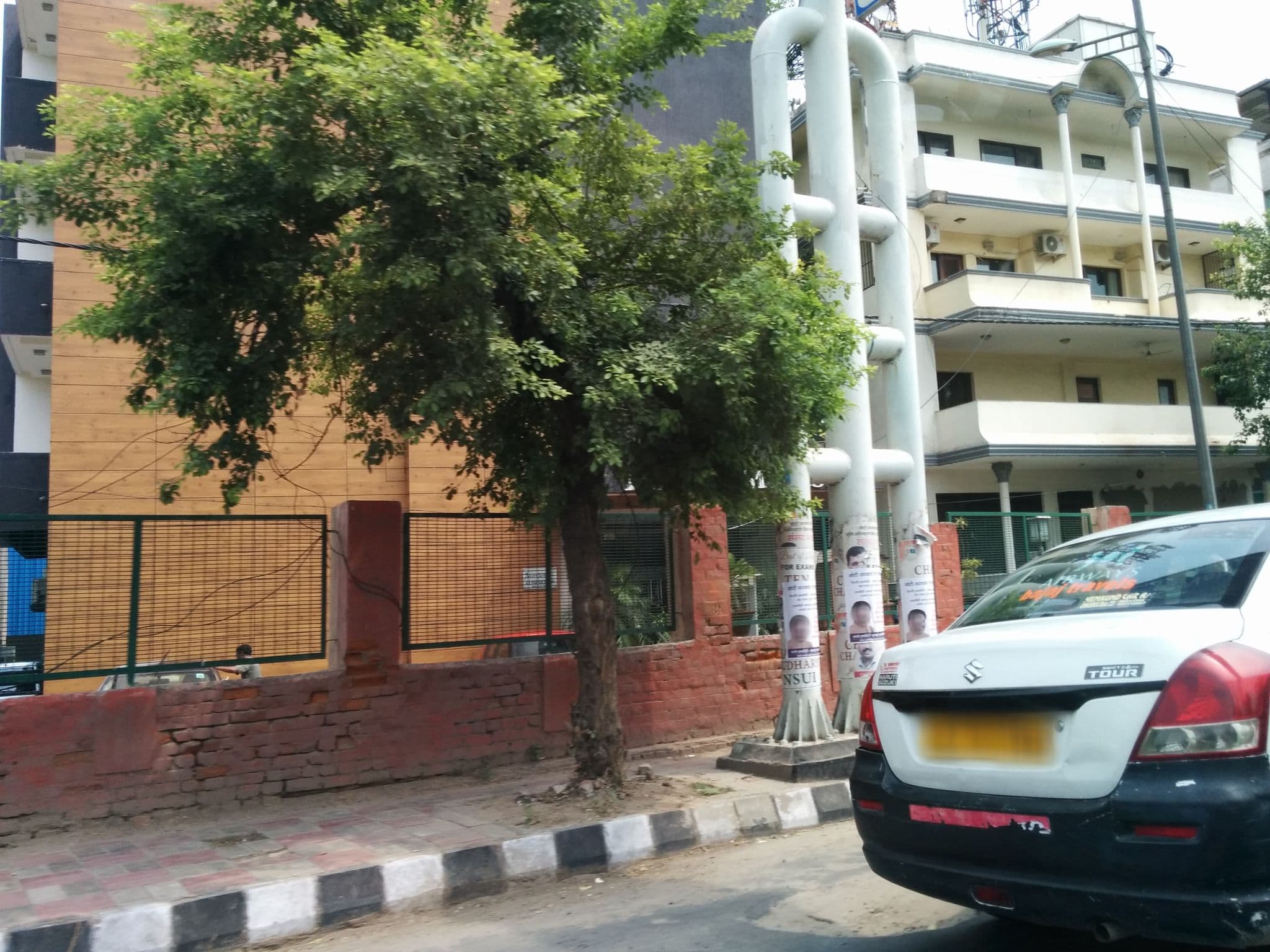 Street view near iLodge, Kotla Mahigiran — © harishpillay (CC BY-SA · Mapillary)