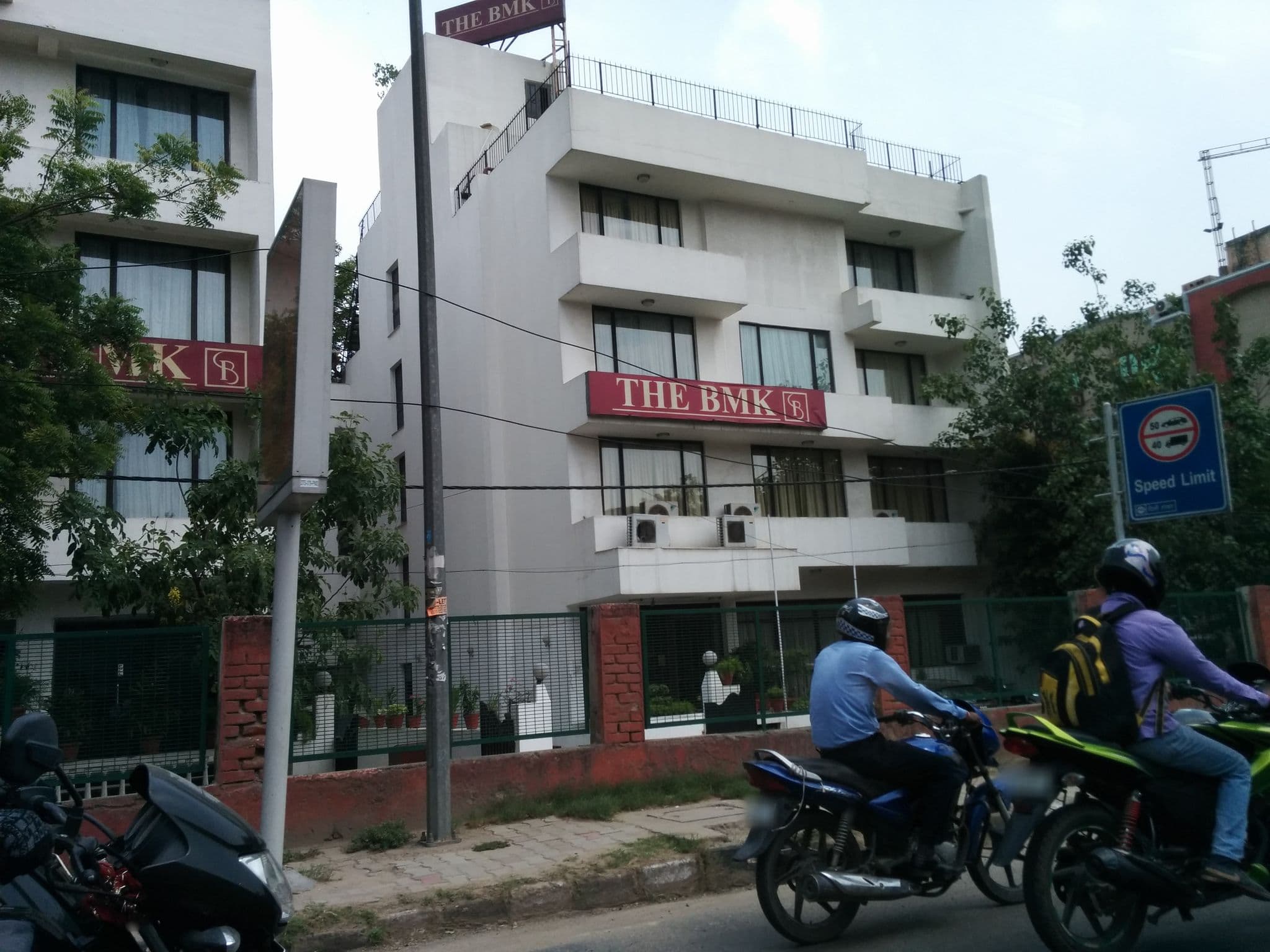 Street view near Regale Inn, Tighri — © harishpillay (CC BY-SA · Mapillary)