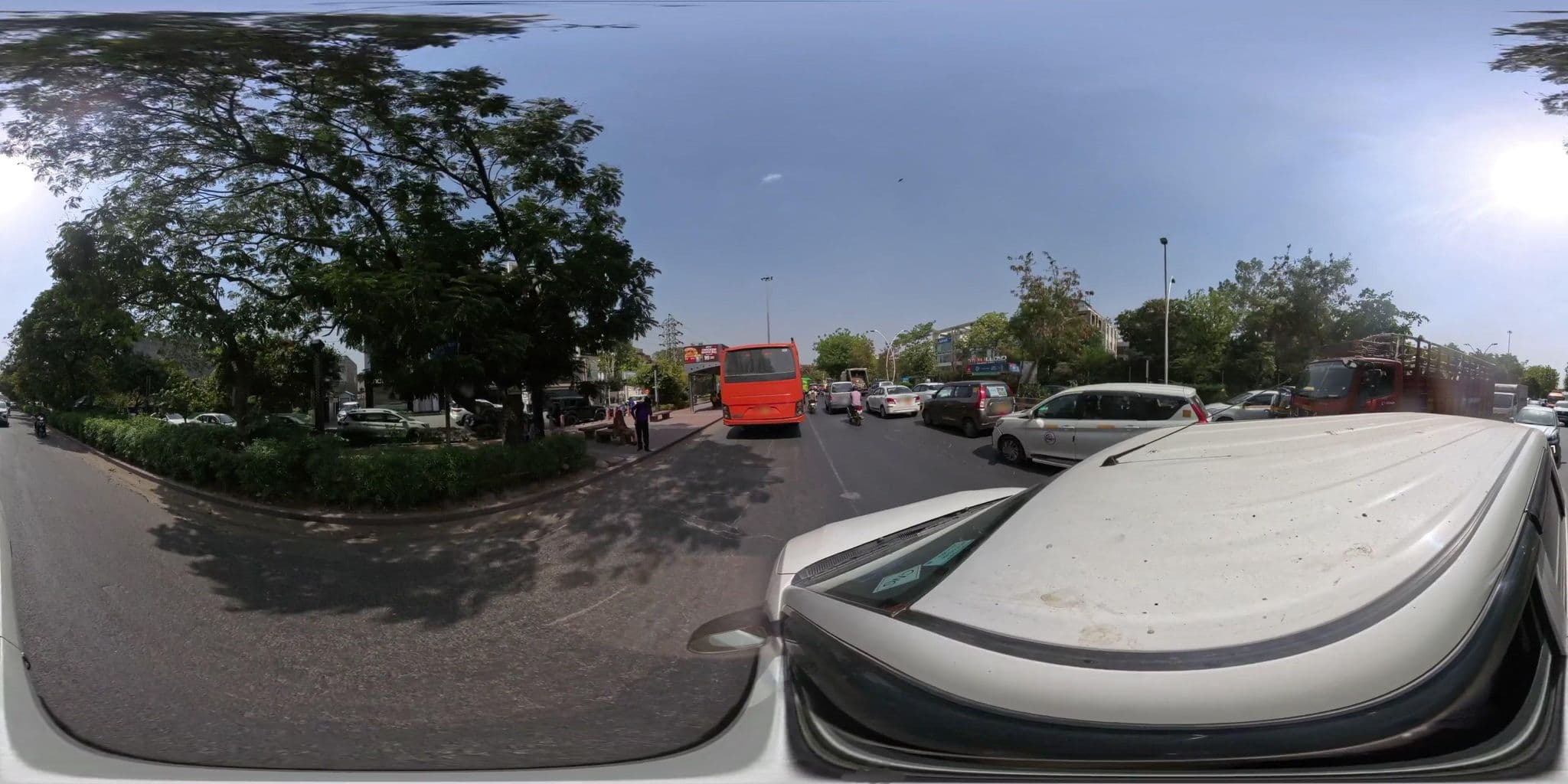 Street view near Hotel Bellvue, Kotla Mahigiran — © skysign (CC BY-SA · Mapillary)