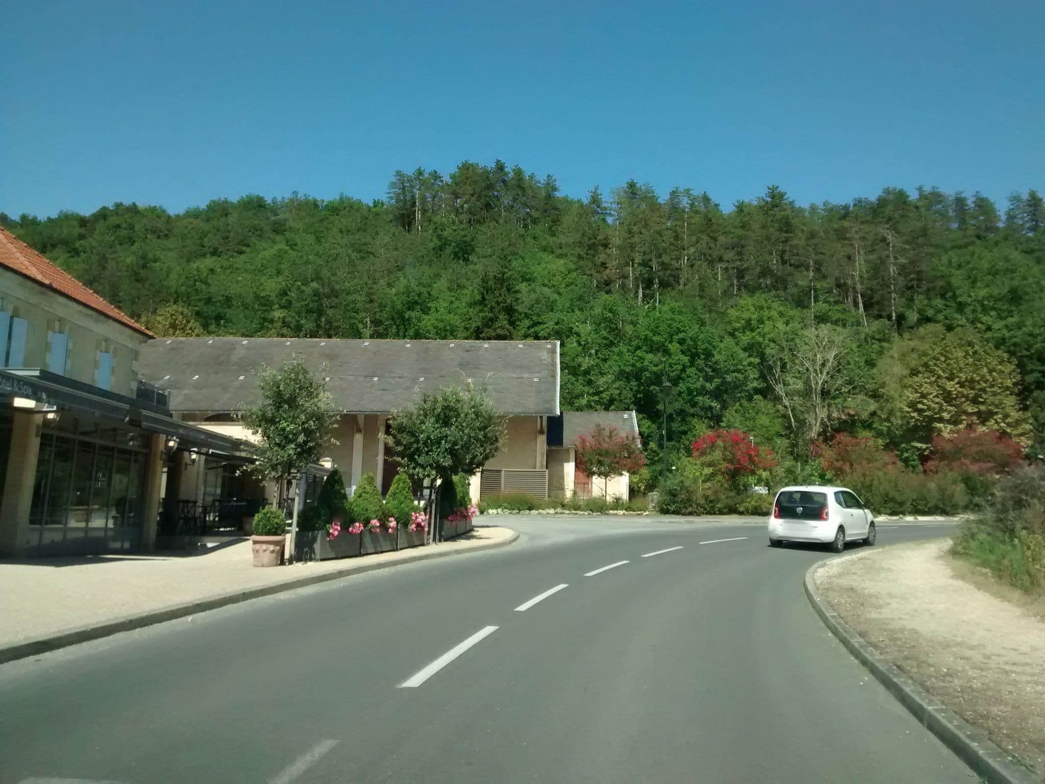 Street view near Les Glycines, Le Bugue — © egofer (CC BY-SA · Mapillary)