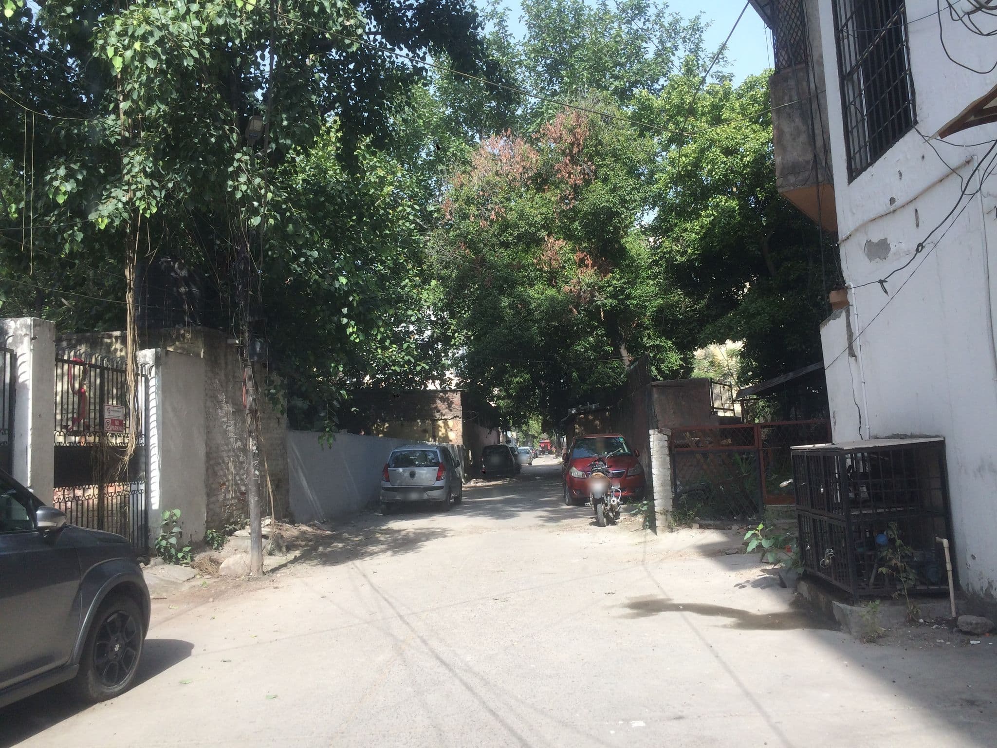 Street view near Imperial Apartments, Kotla Mahigiran — © kushal (CC BY-SA · Mapillary)