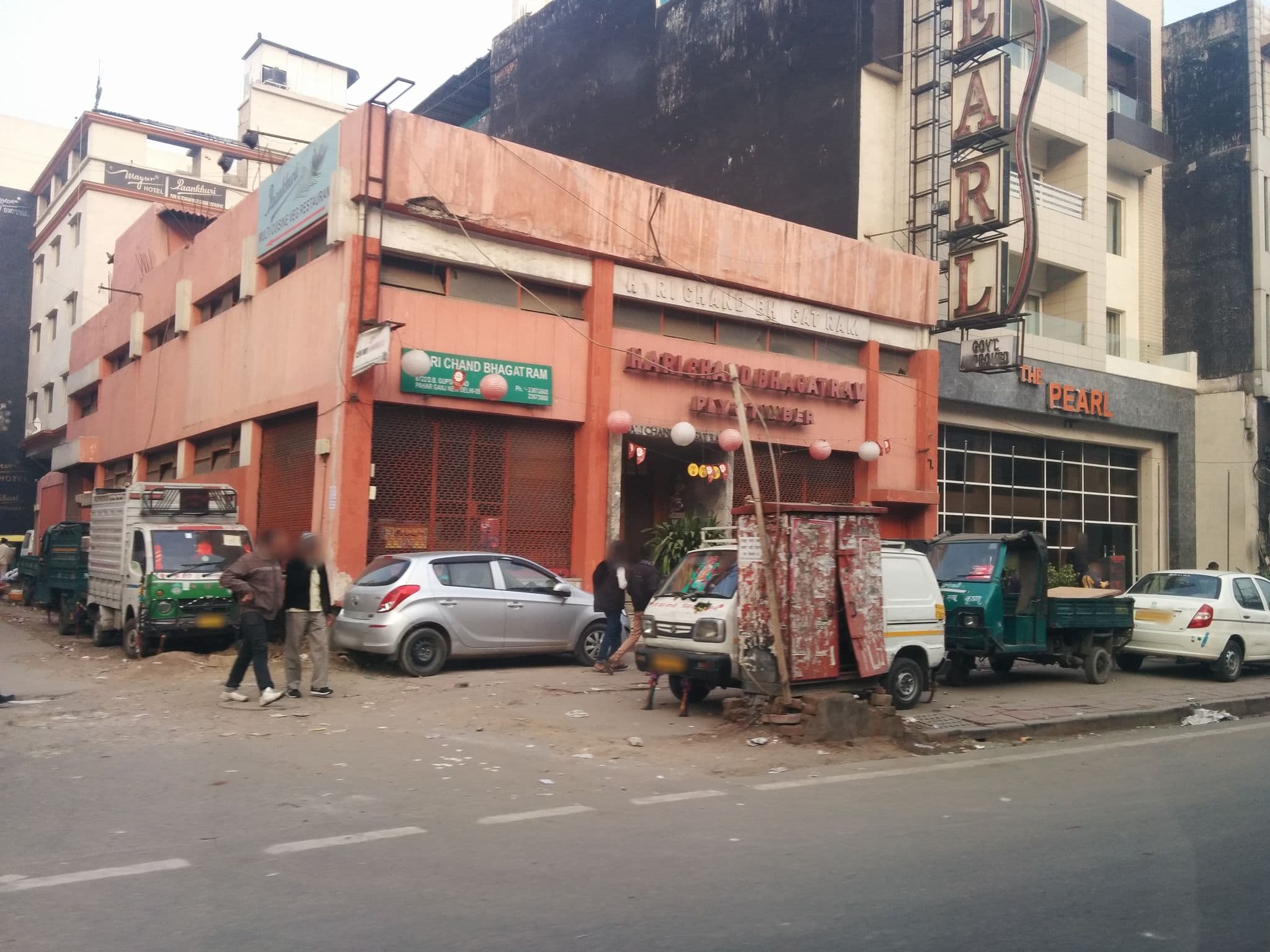 Street view near The Pearl Hotel, Delhi — © sashazykov (CC BY-SA · Mapillary)