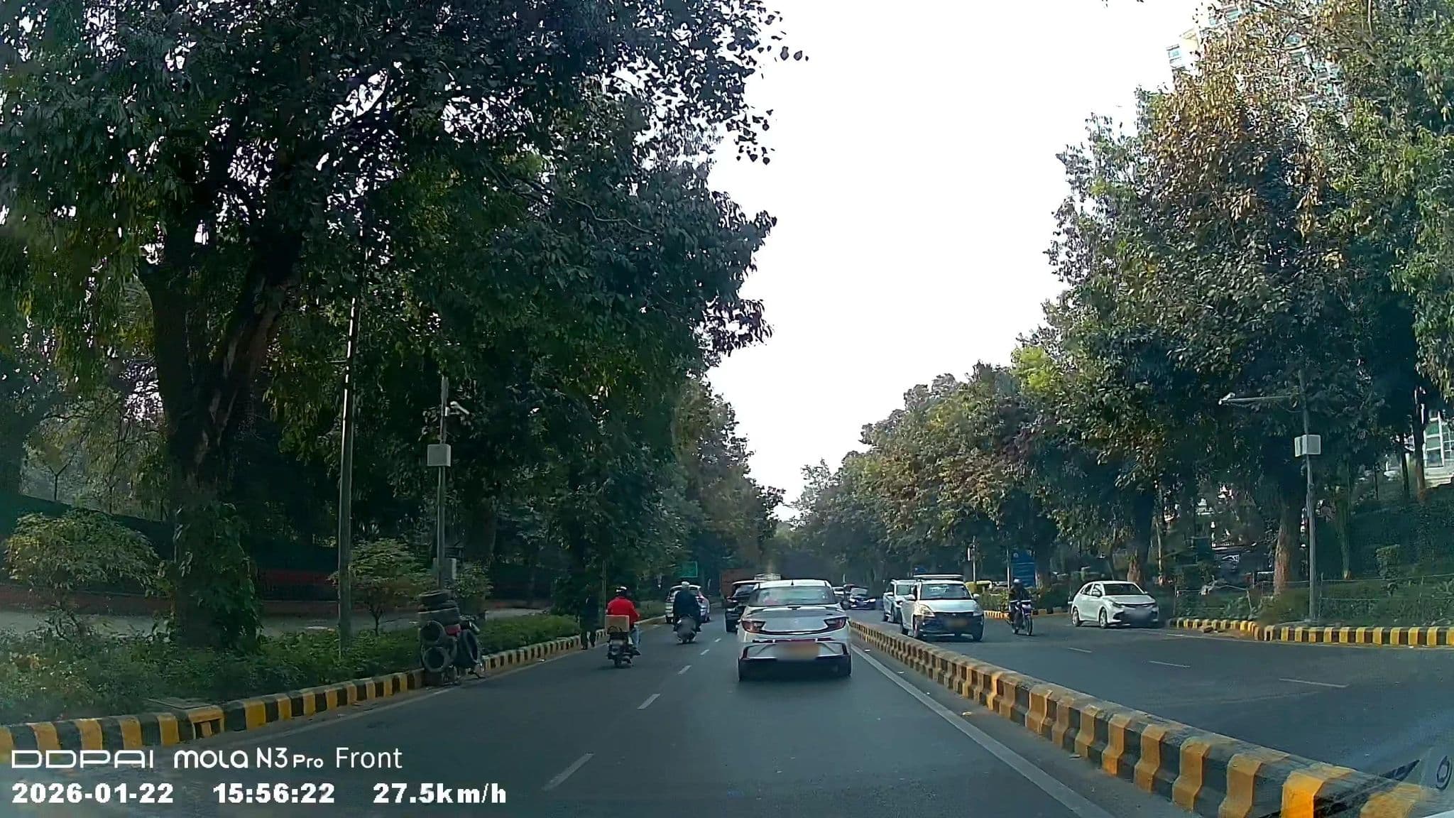 Street view near The Club Floor @ The Hotel Royal Plaza, New Delhi — © Ibigrp (CC BY-SA · Mapillary)