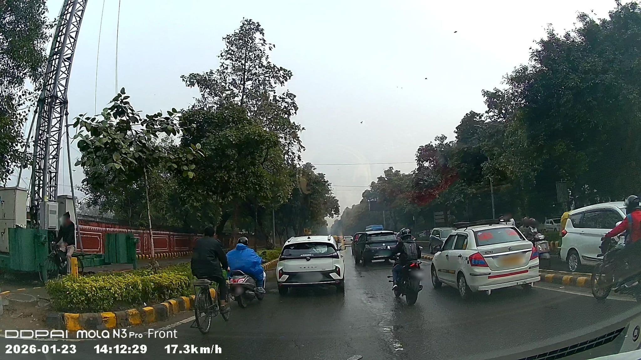 Street view near Adventure Eastmount, New Delhi — © Ibigrp (CC BY-SA · Mapillary)