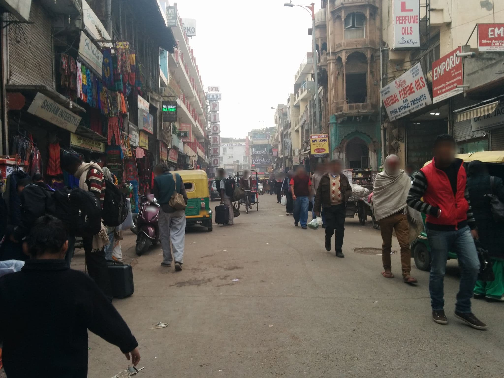 Street view near Hotel Saffron INN, Delhi — © sashazykov (CC BY-SA · Mapillary)