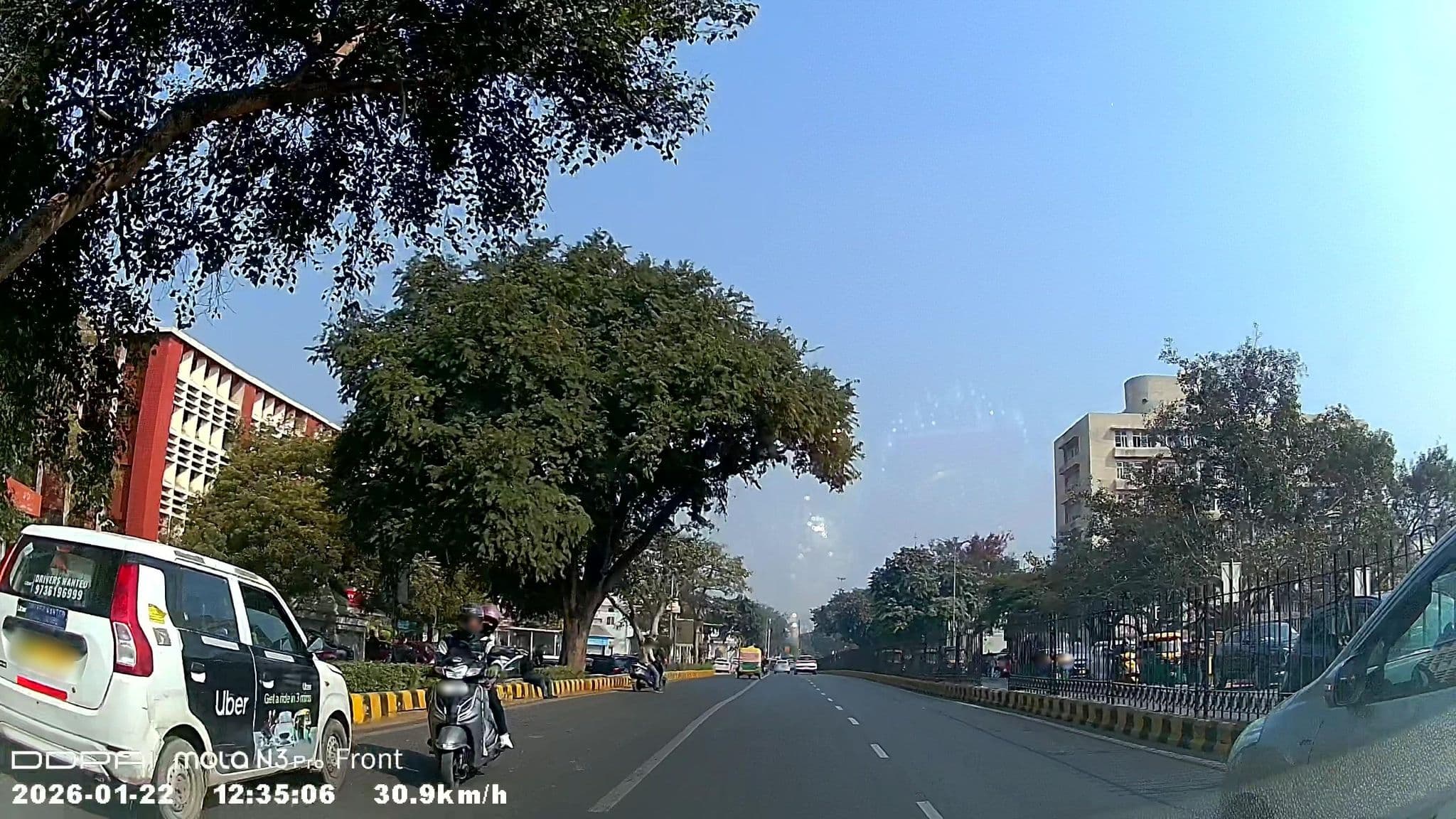Street view near Holiday Inn, New Delhi — © Ibigrp (CC BY-SA · Mapillary)