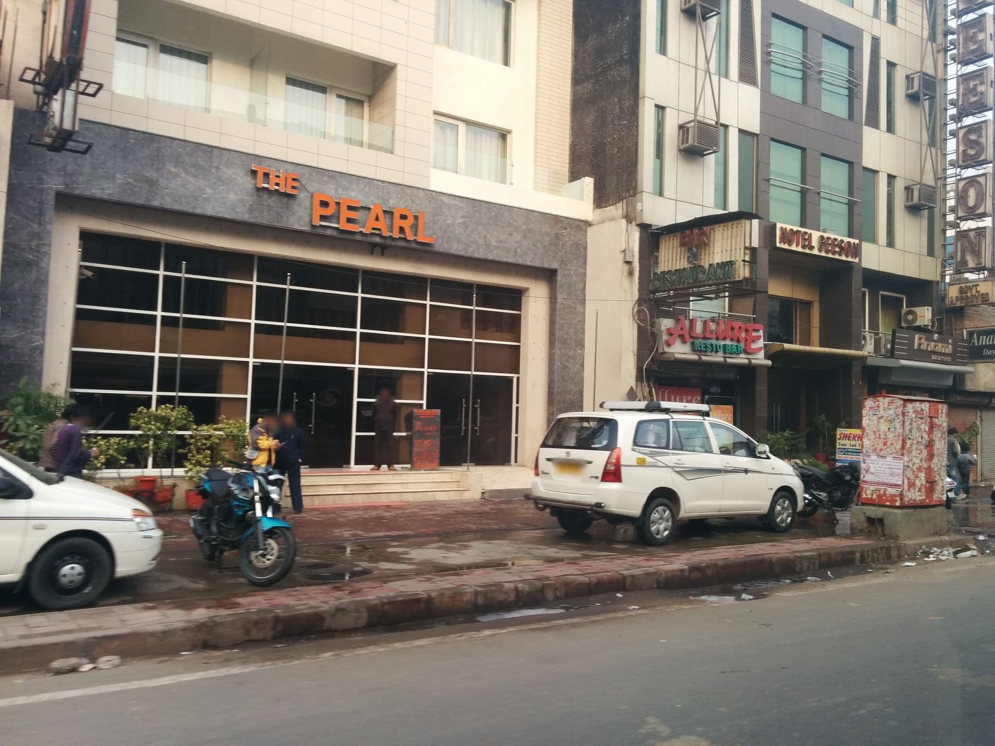 Street view near Pearl hotel Paharganj Delhi, Delhi — © sashazykov (CC BY-SA · Mapillary)