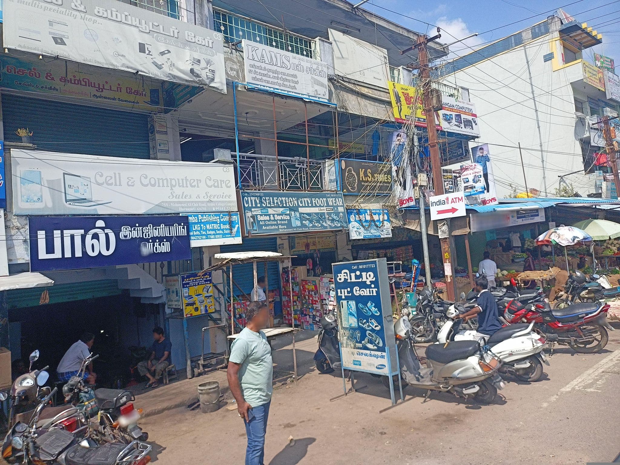 Street view near Adhiyamaan Palace, Dharmapuri — © shanmugam (CC BY-SA · Mapillary)