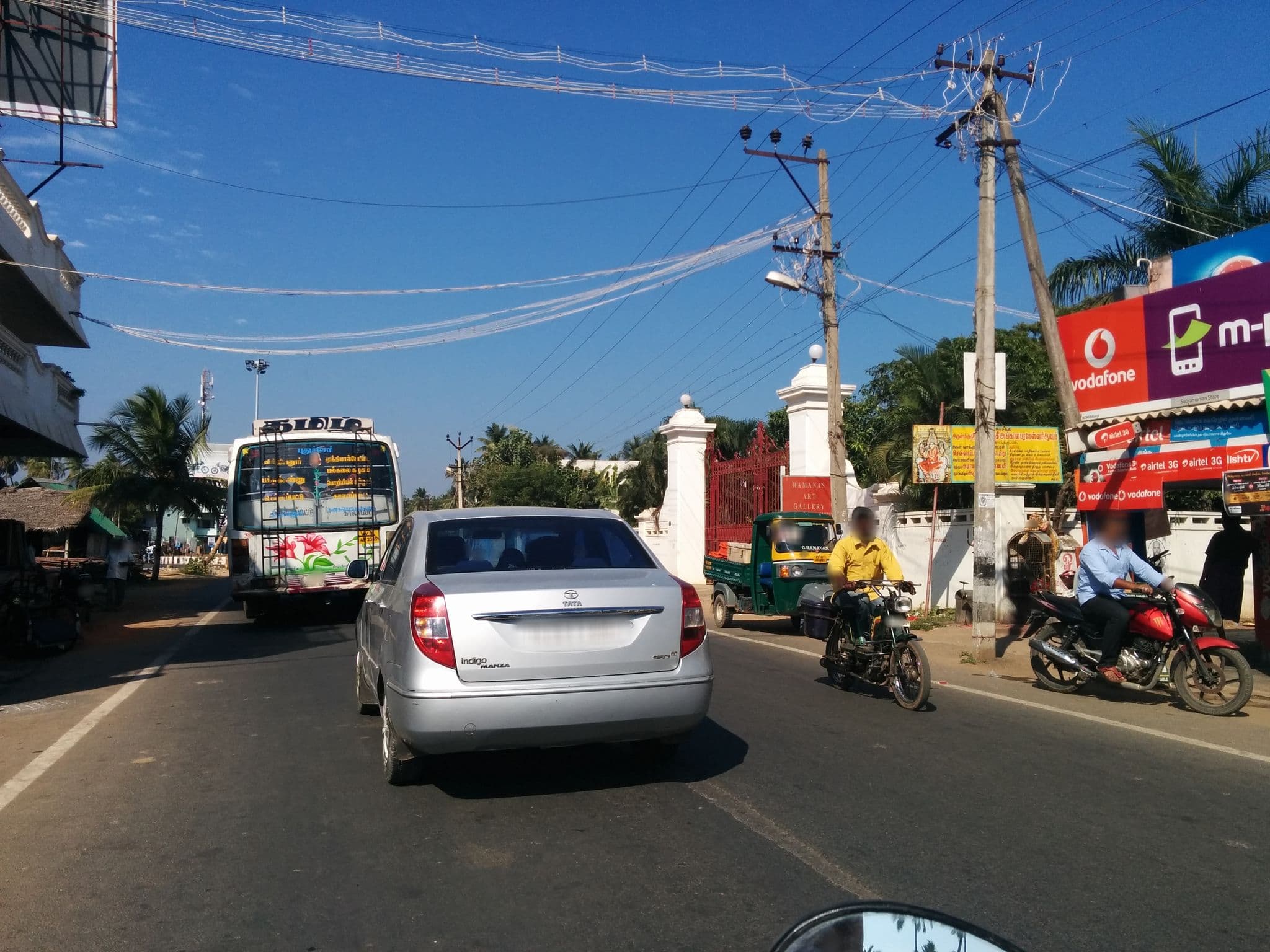 Street view near Hotel Pondicherry Ashok, Kottaikuppam — © sashazykov (CC BY-SA · Mapillary)