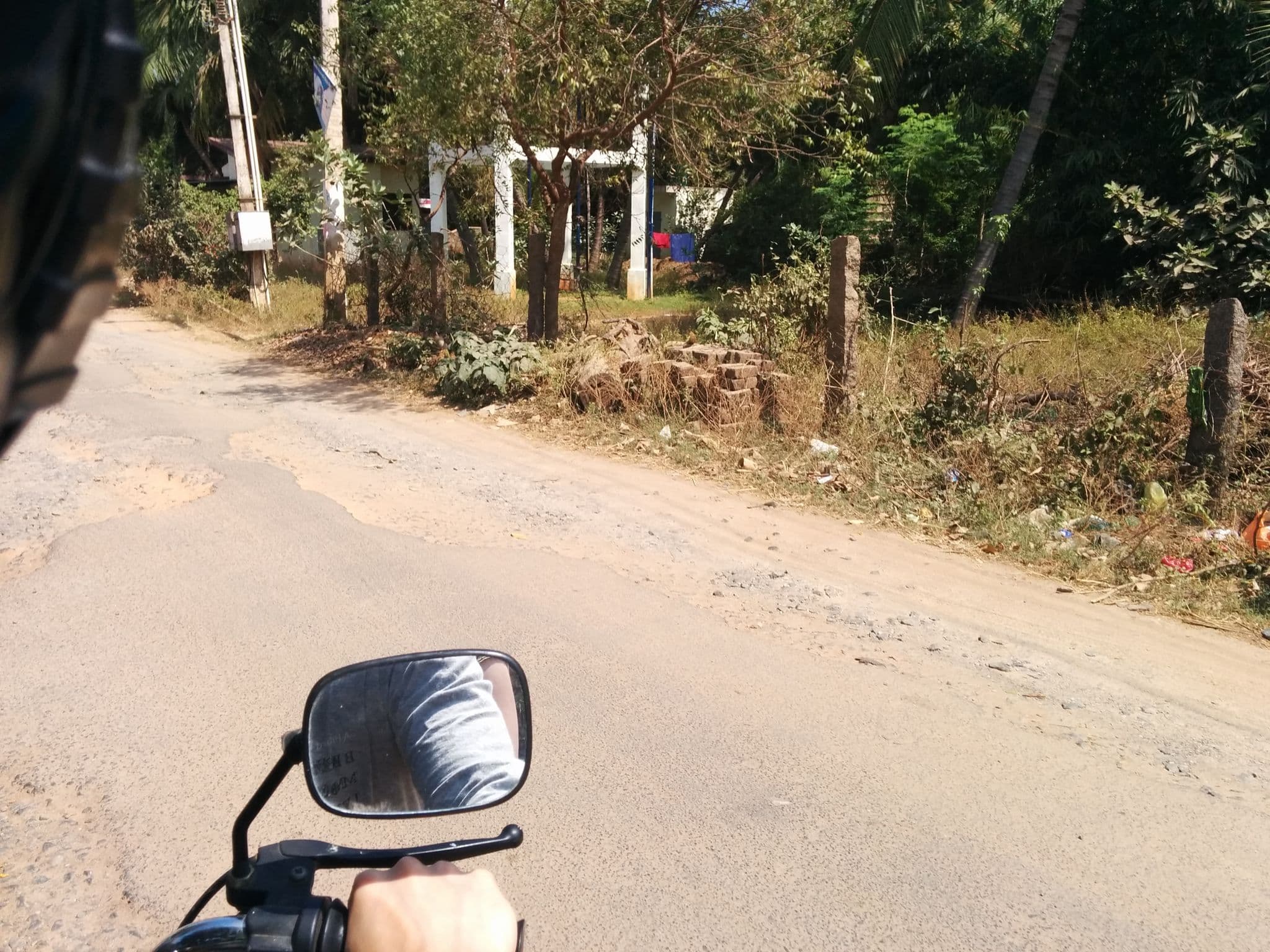 Street view near La Villa Guest House, Kottaikuppam — © sashazykov (CC BY-SA · Mapillary)