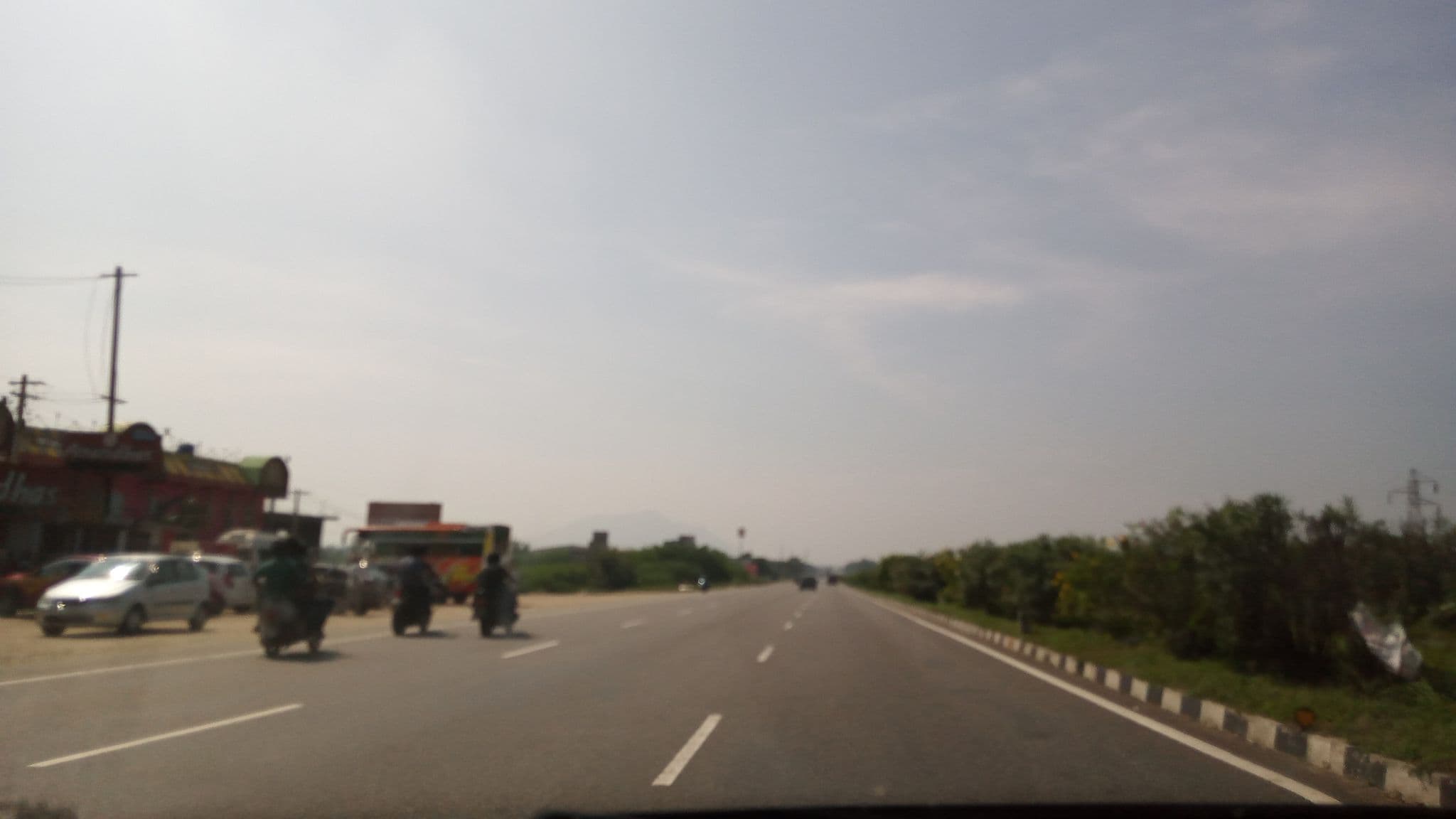 Street view near Hotel Anandhas, Virinchīpuram — © pradeepbv (CC BY-SA · Mapillary)