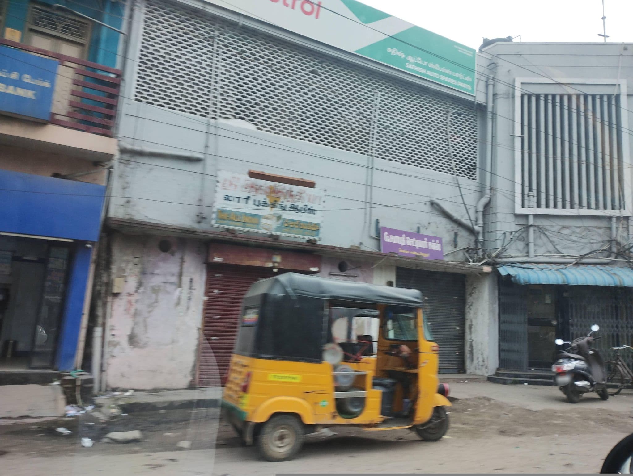 Street view near Sri Ganapathy Hotel, Vellore — © mapkb (CC BY-SA · Mapillary)