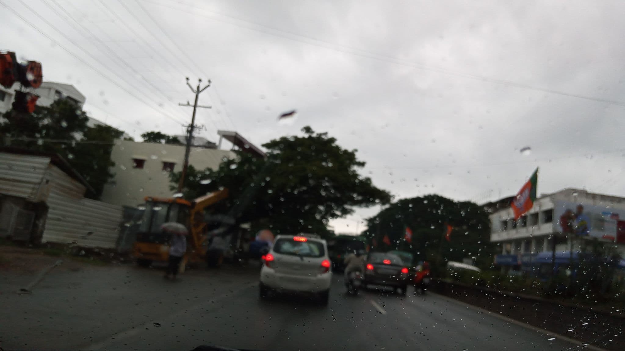 Street view near Oyo Home 22023 Comfort Stay, Gundupālaiyam — © pradeepbv (CC BY-SA · Mapillary)