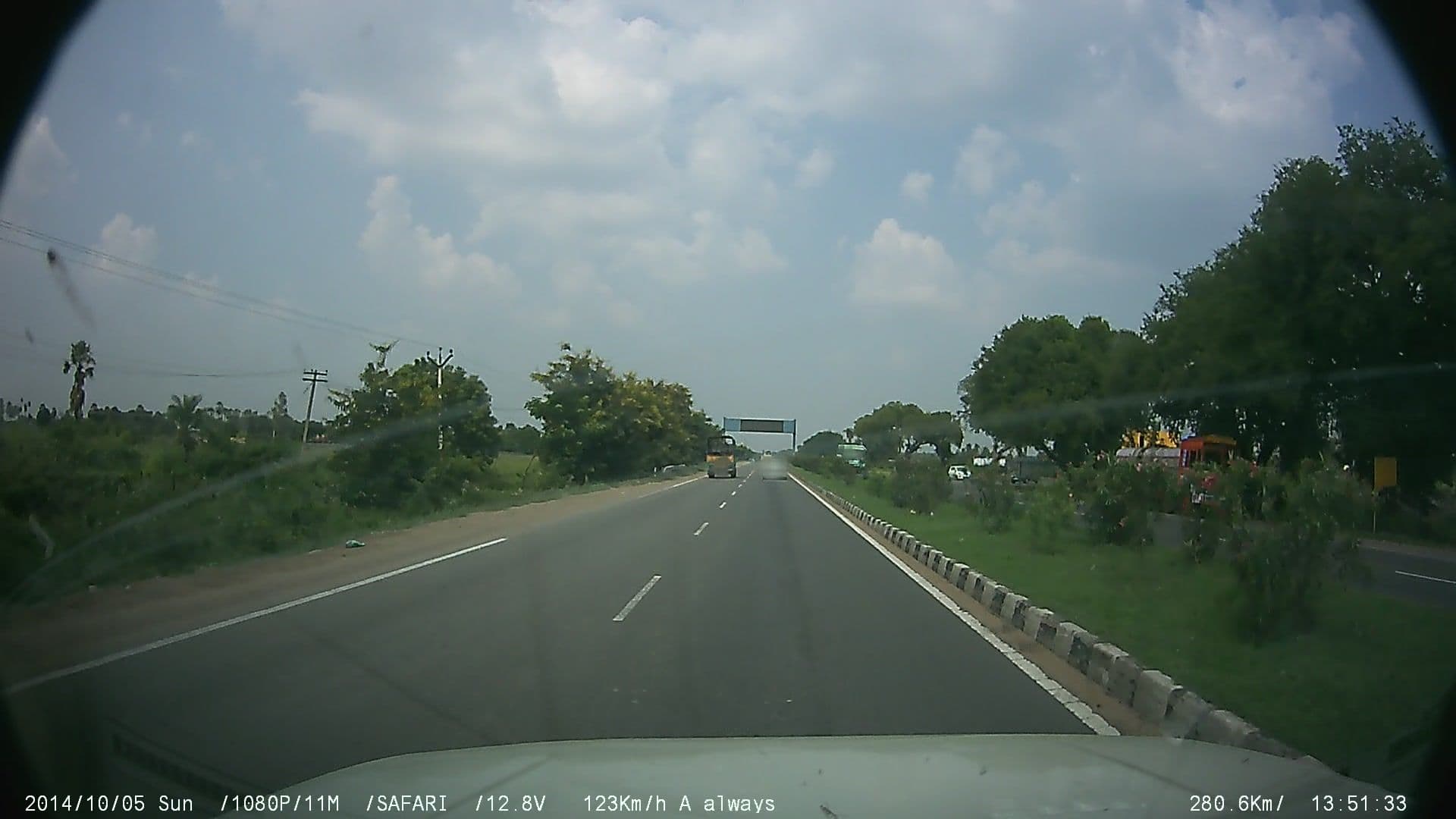 Street view near SETC Motel Vikravandi, Vikravāndi — © johnichan (CC BY-SA · Mapillary)