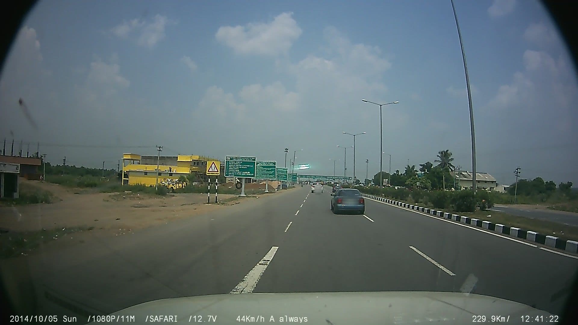 Street view near Kadodghajan Nattukozhi Virundhu, Ulundurpet — © johnichan (CC BY-SA · Mapillary)