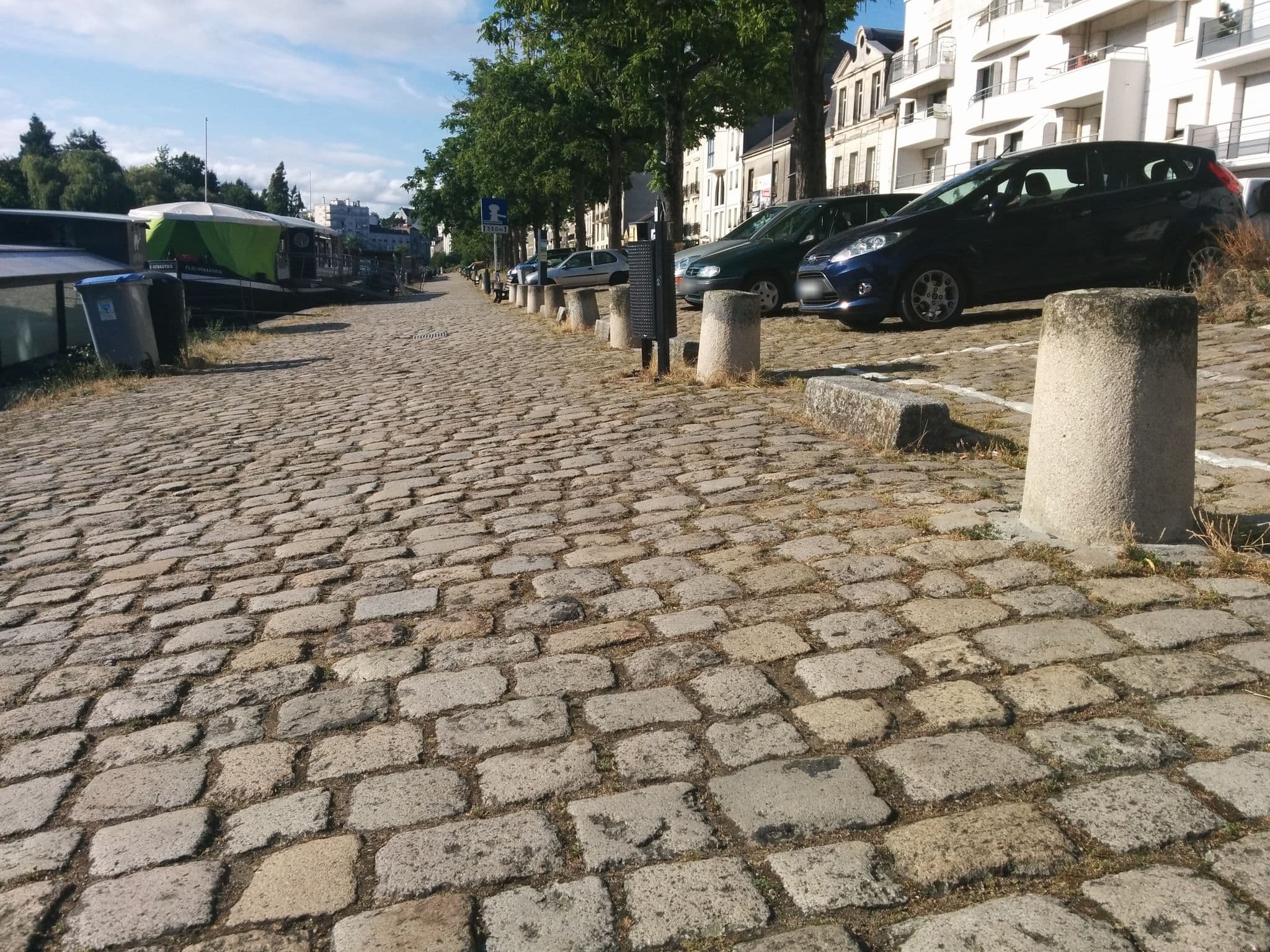Street view near Le D'Ô, Nantes — © chivos (CC BY-SA · Mapillary)