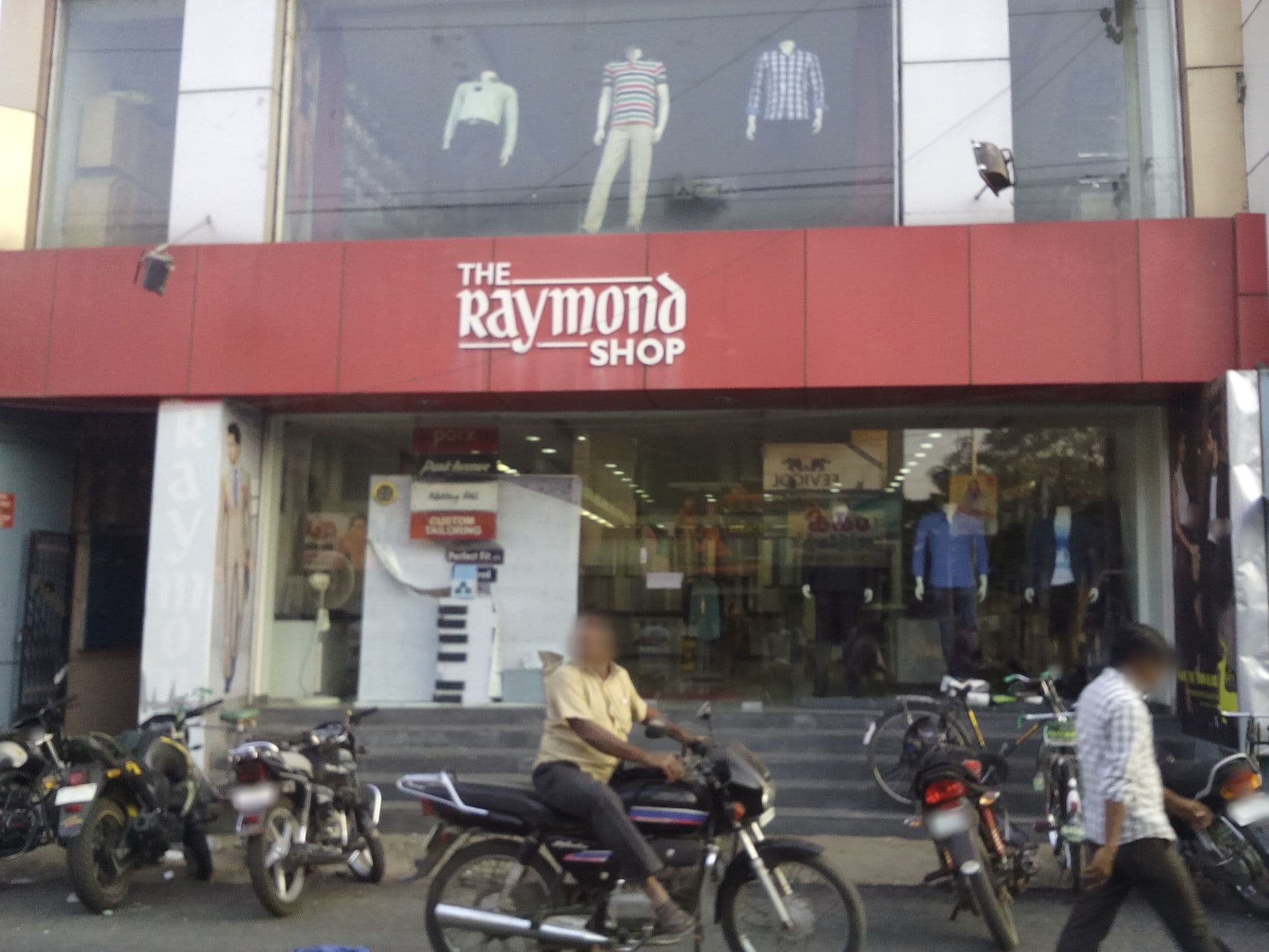 Street view near Pilgrim Guest House, Kumbakonam — © raji (CC BY-SA · Mapillary)
