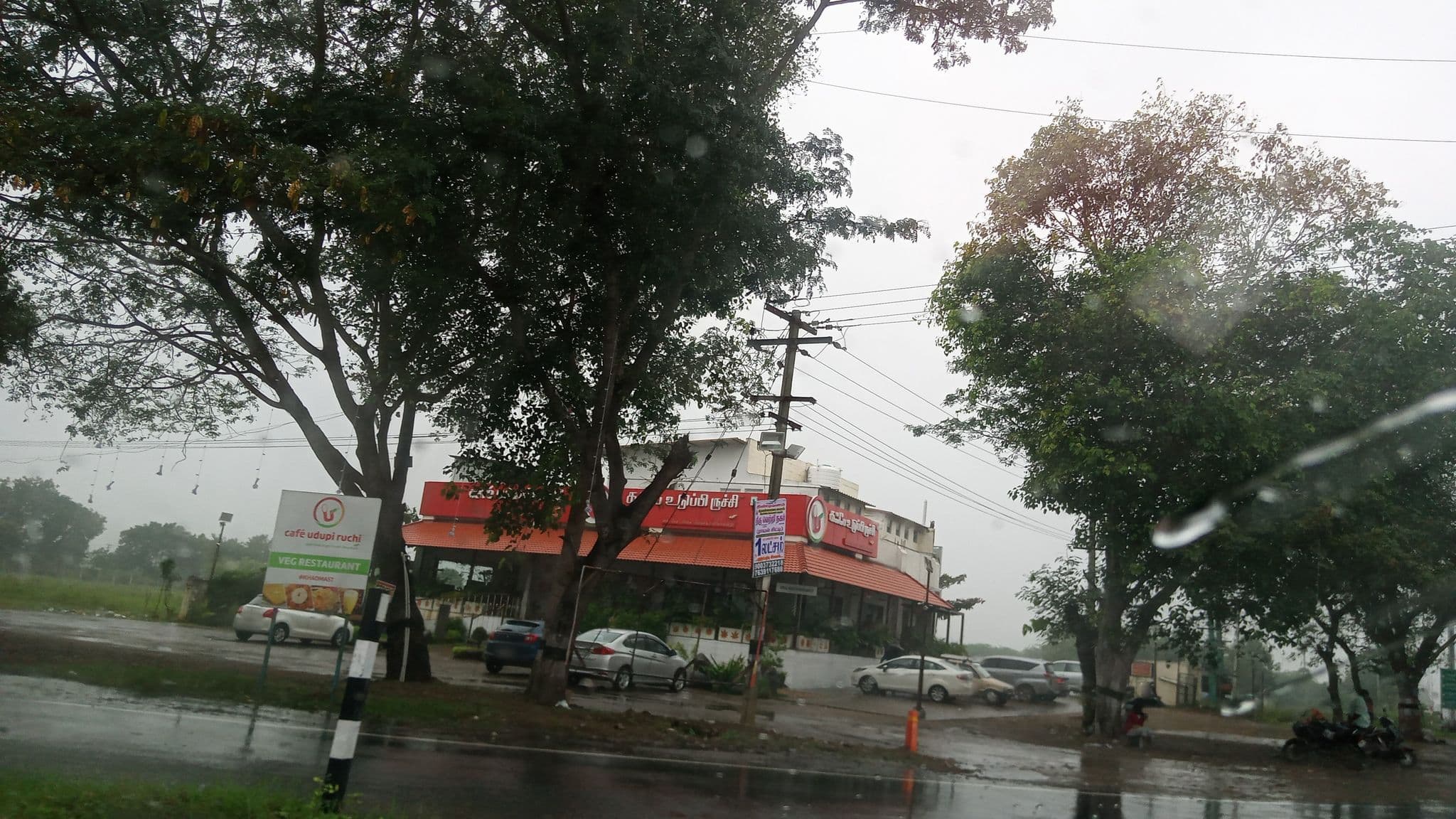Street view near Hotel Amma Tea Time, Tindivanam — © pradeepbv (CC BY-SA · Mapillary)