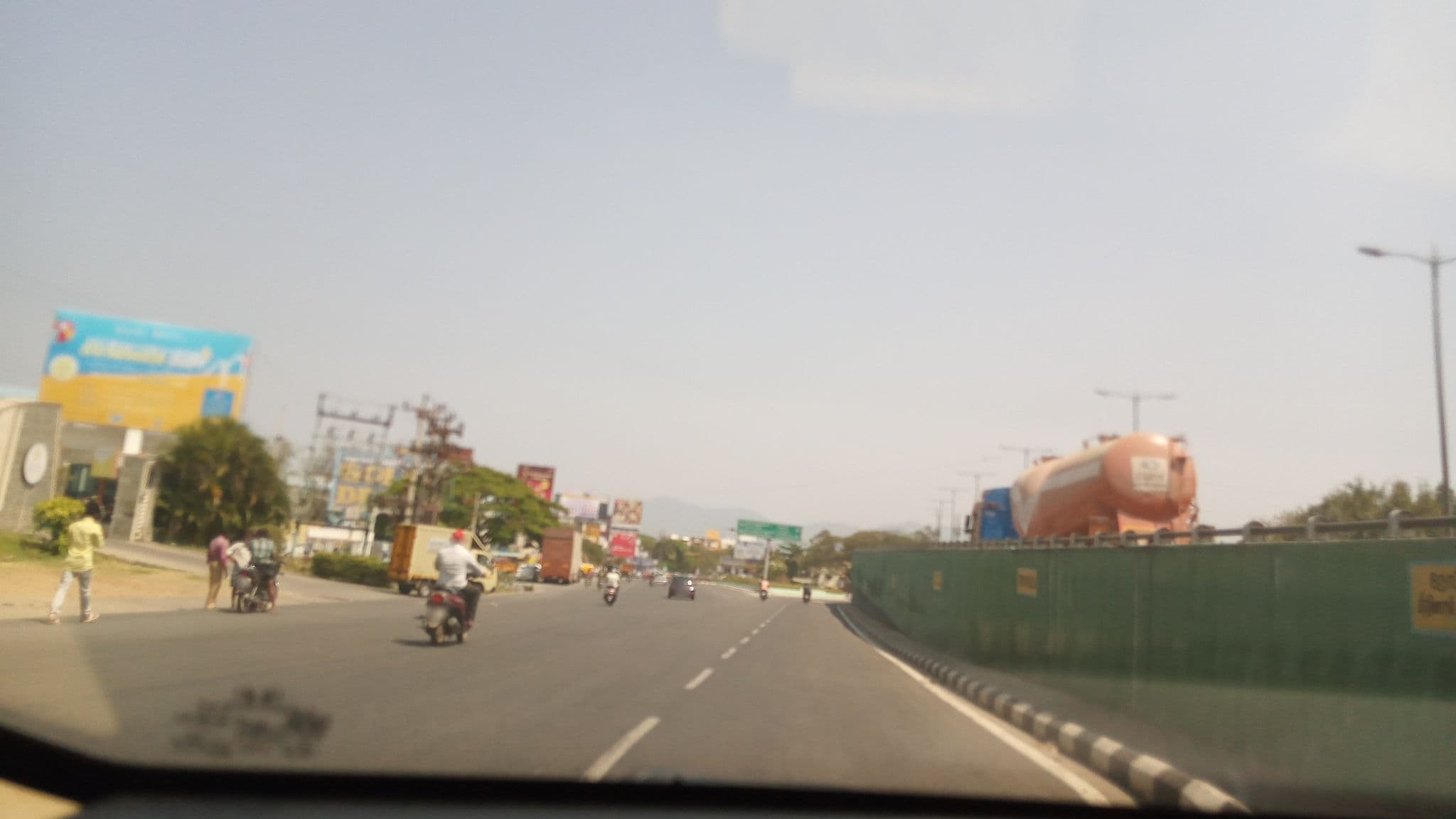 Street view near Hotel Grand Estancia, Vellakkalpatty — © pradeepbv (CC BY-SA · Mapillary)