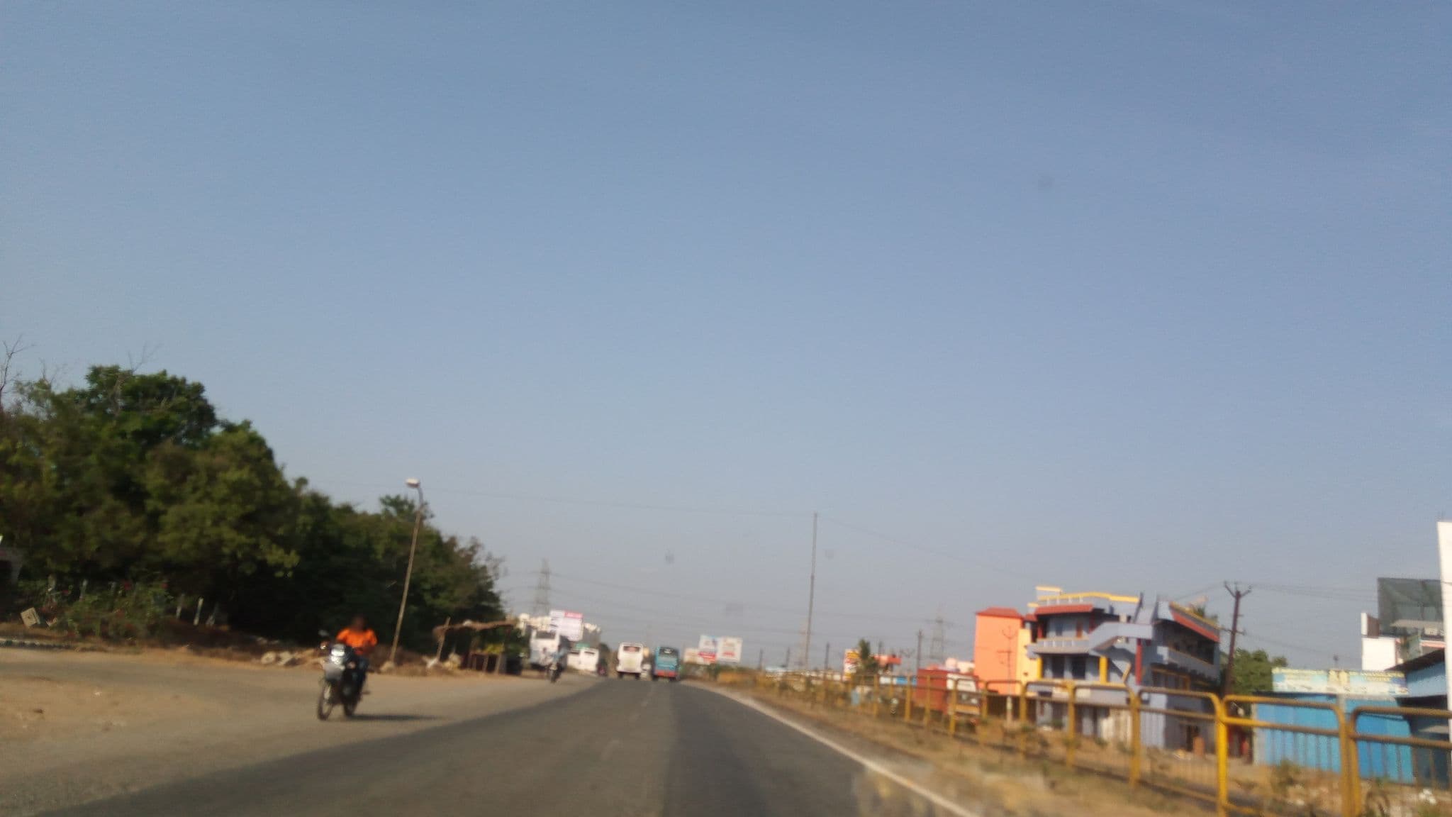 Street view near Rajiv Gandhi College of Engineering Hostel, Srīperumbūdūr — © pradeepbv (CC BY-SA · Mapillary)