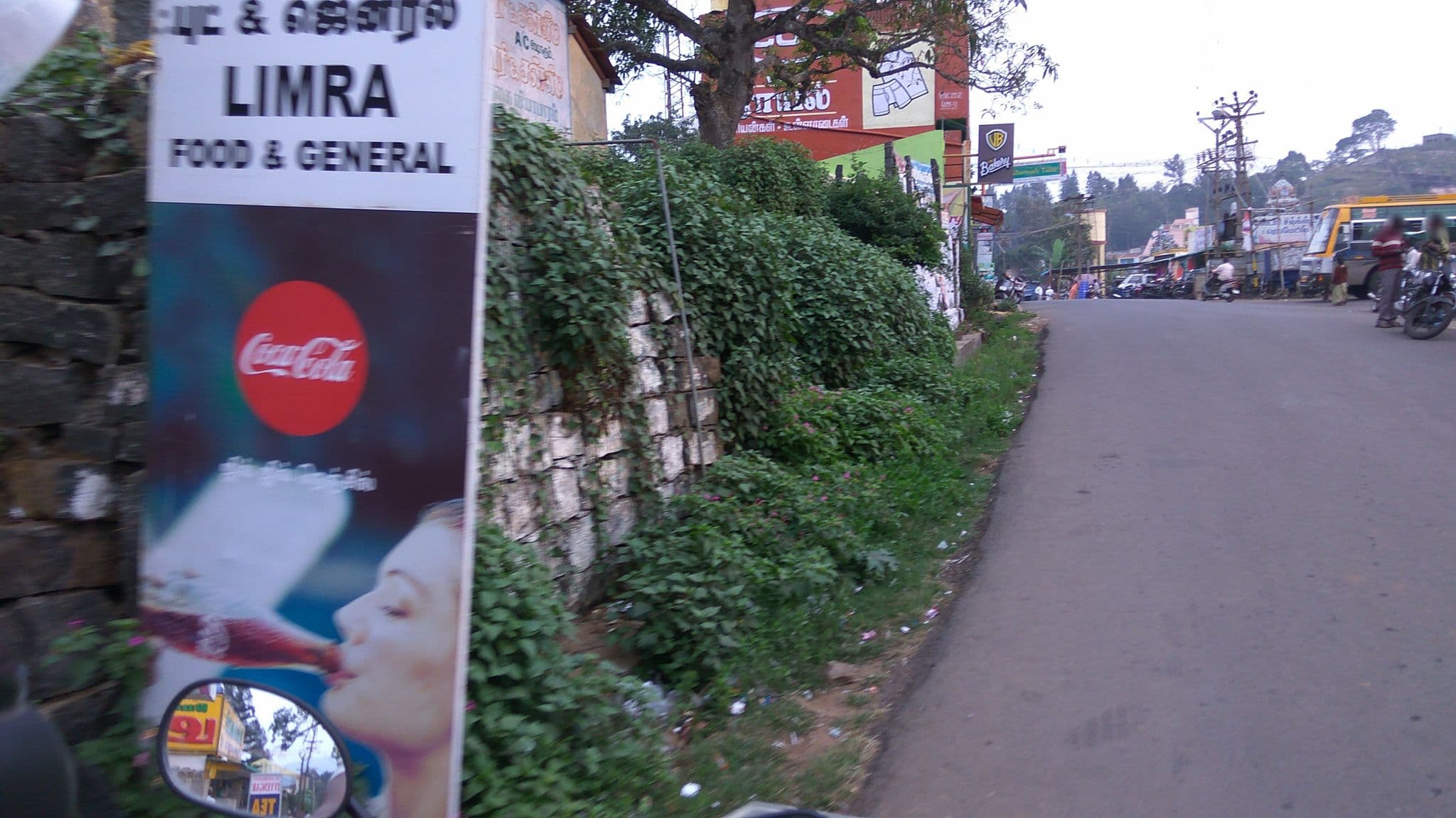 Street view near Golden Lake View Resorts, Yercaud — © natarajakaveeti (CC BY-SA · Mapillary)