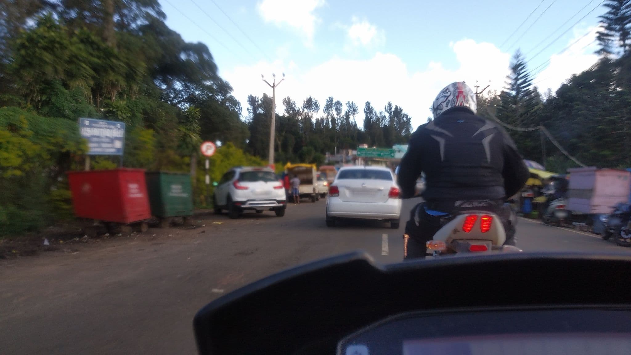 Street view near saravana sornambiga, Yercaud — © jothishbabu (CC BY-SA · Mapillary)