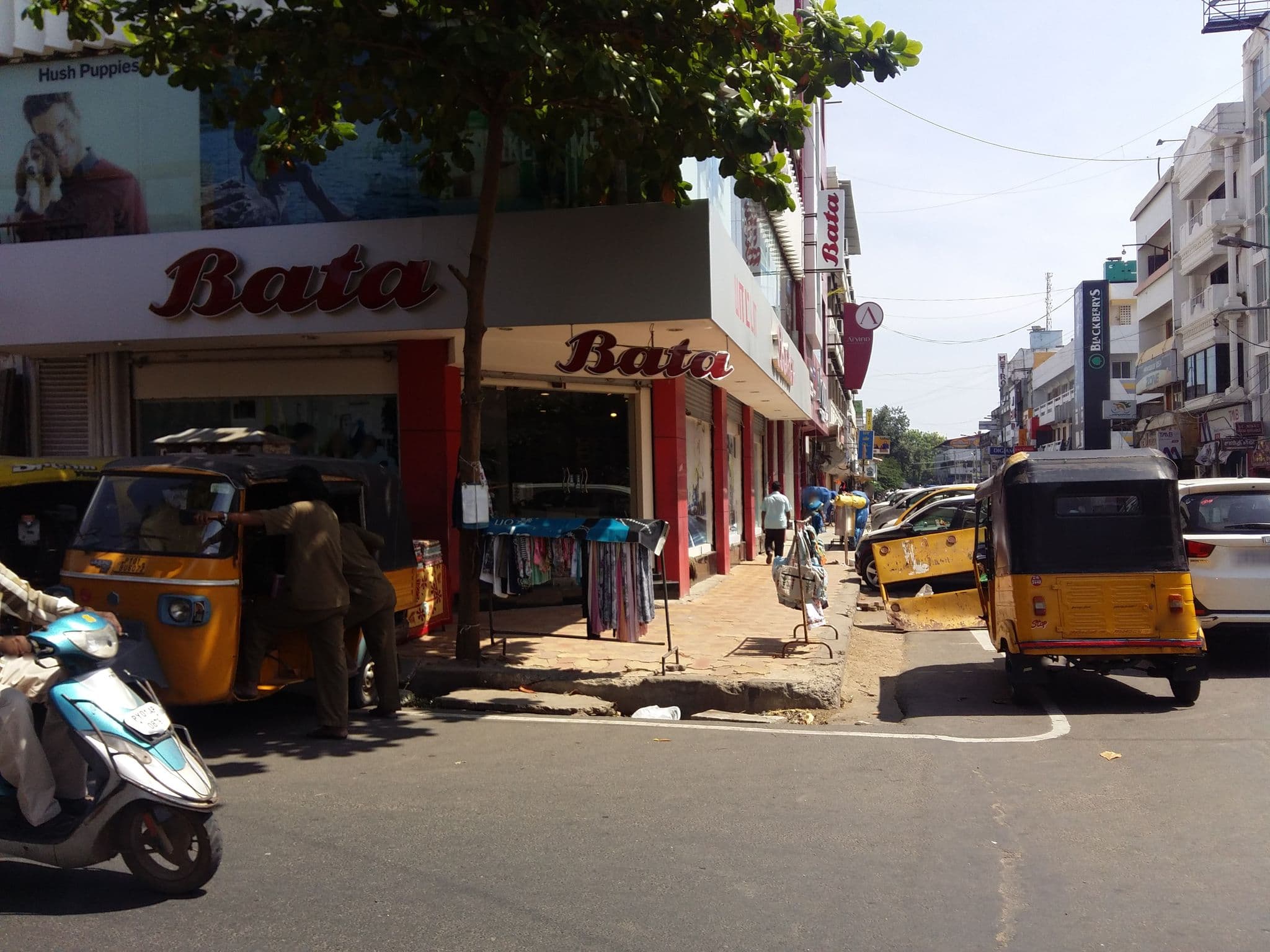 Street view near Red Lotus, Puducherry — © siva13 (CC BY-SA · Mapillary)
