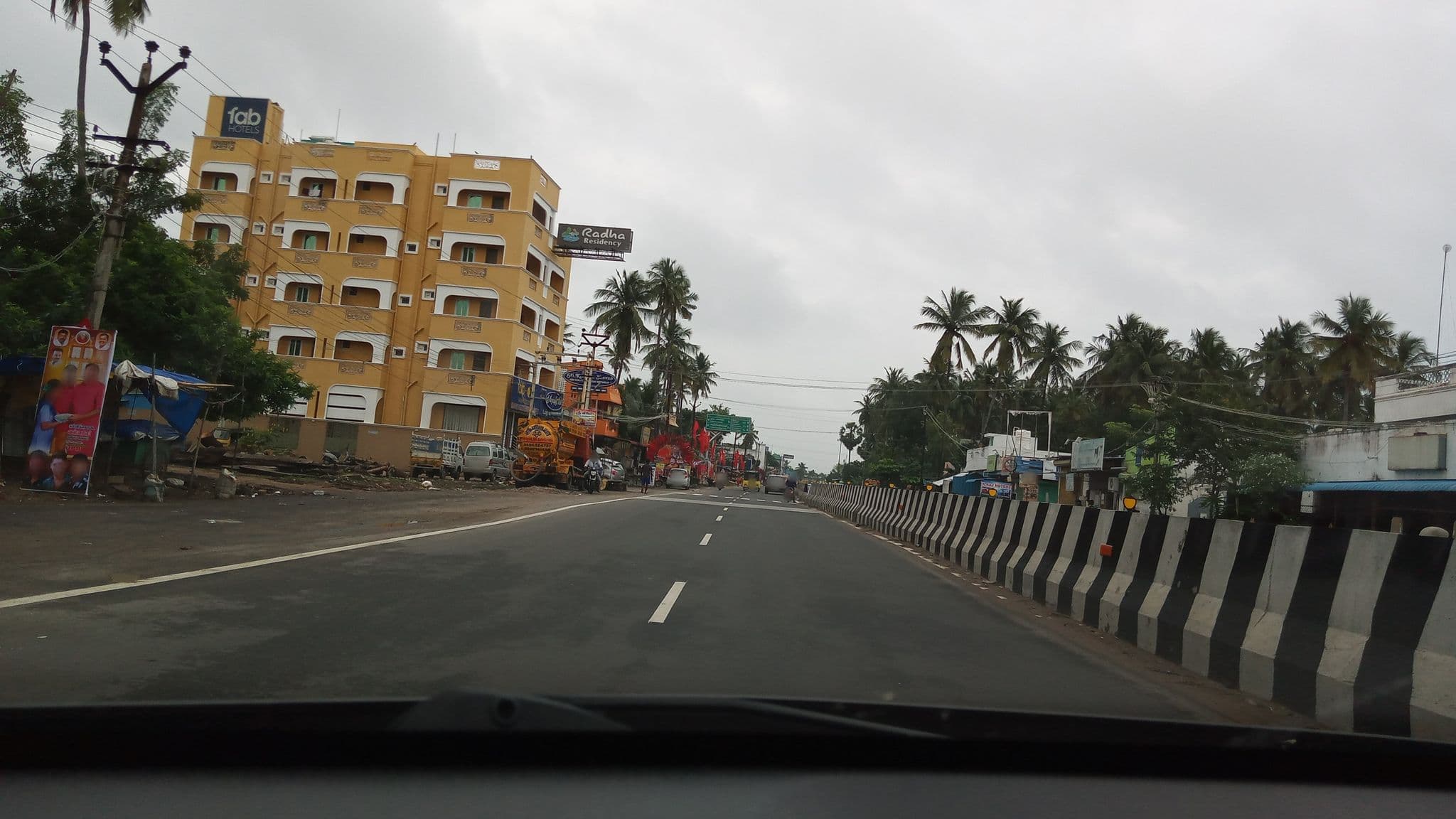 Street view near The Luxe Hotel, Kottaikuppam — © pradeepbv (CC BY-SA · Mapillary)