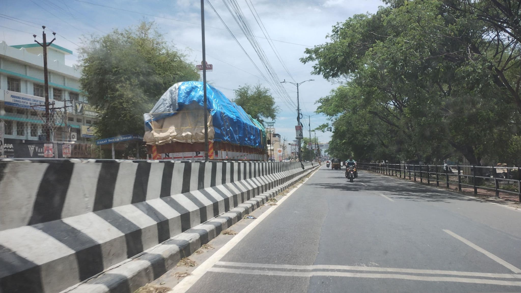 Street view near Oyo 23687 Kumaran Millennium Residency, Kalinjur — © mapkb (CC BY-SA · Mapillary)