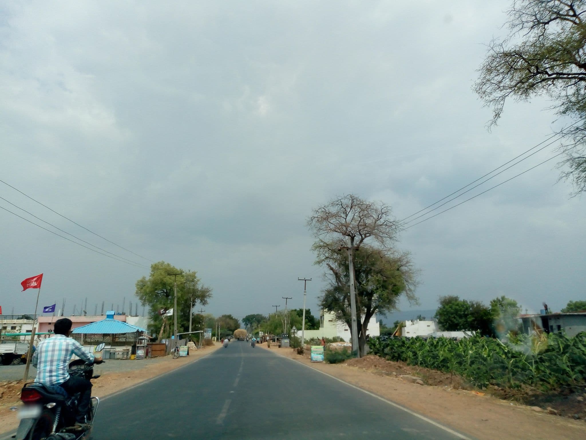 Street view near Padmashiva Hotel, Nandyāl — © natarajakaveeti (CC BY-SA · Mapillary)