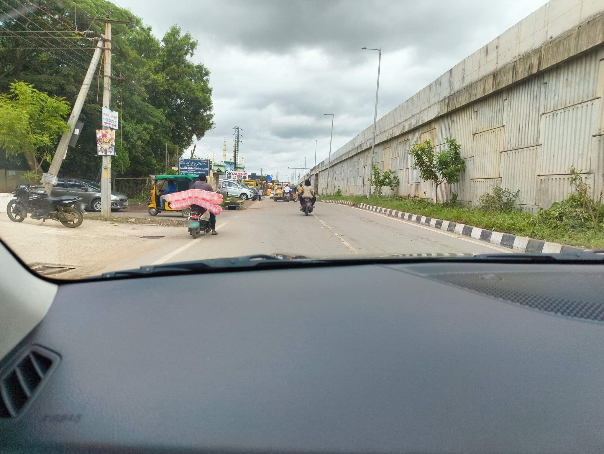 Street view near Hotel Haritha (APTDC), Māmidālapādu — © BynegeriGuruTarun (CC BY-SA · Mapillary)