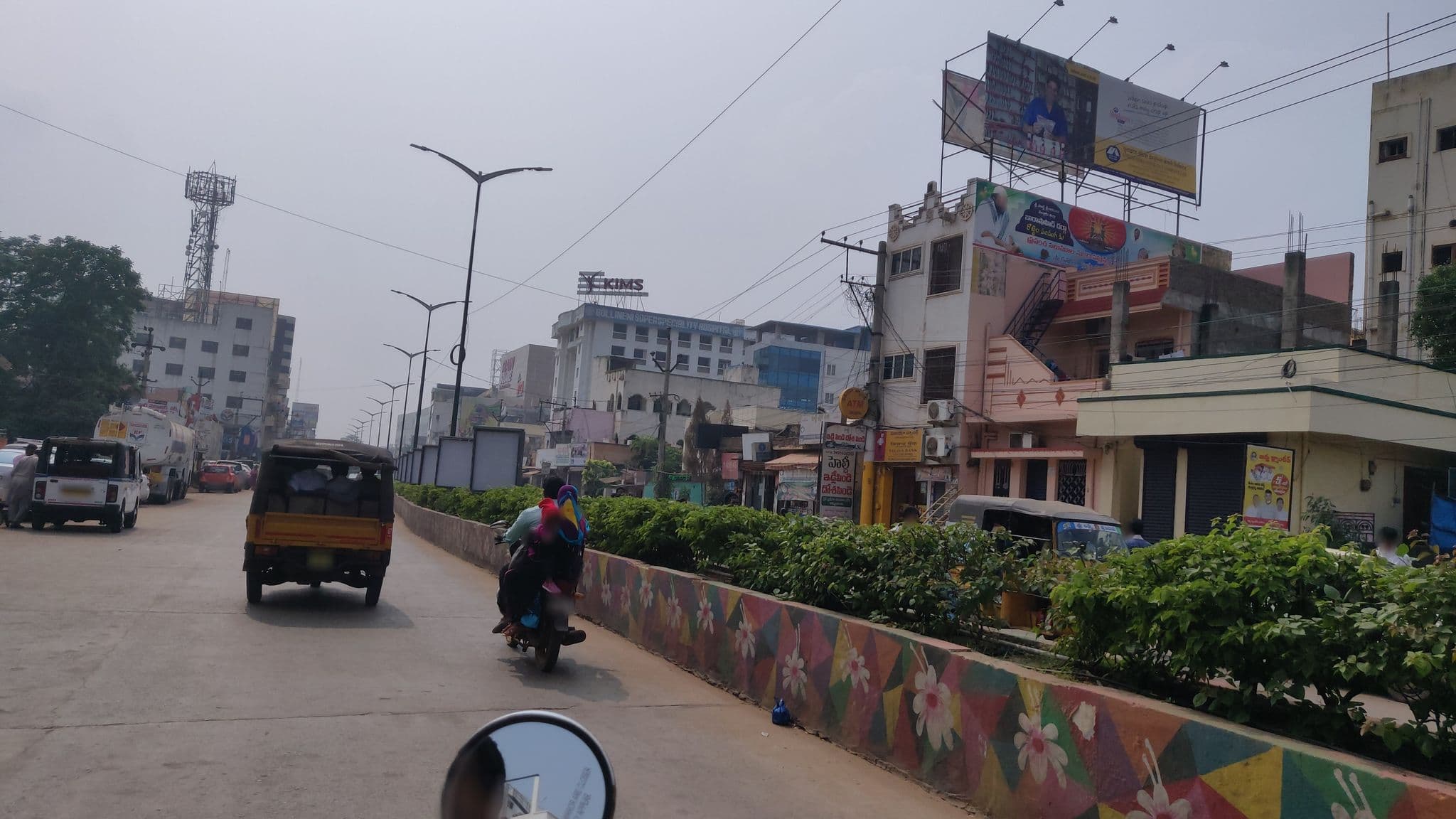 Street view near Hotel Leo 🌟🌟🌟, Nellore — © baddu (CC BY-SA · Mapillary)