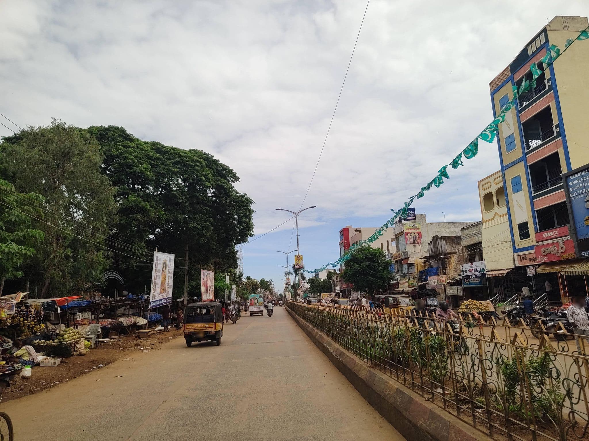 Street view near Gokul Lodge, Kāvali — © srinadhkancharla (CC BY-SA · Mapillary)