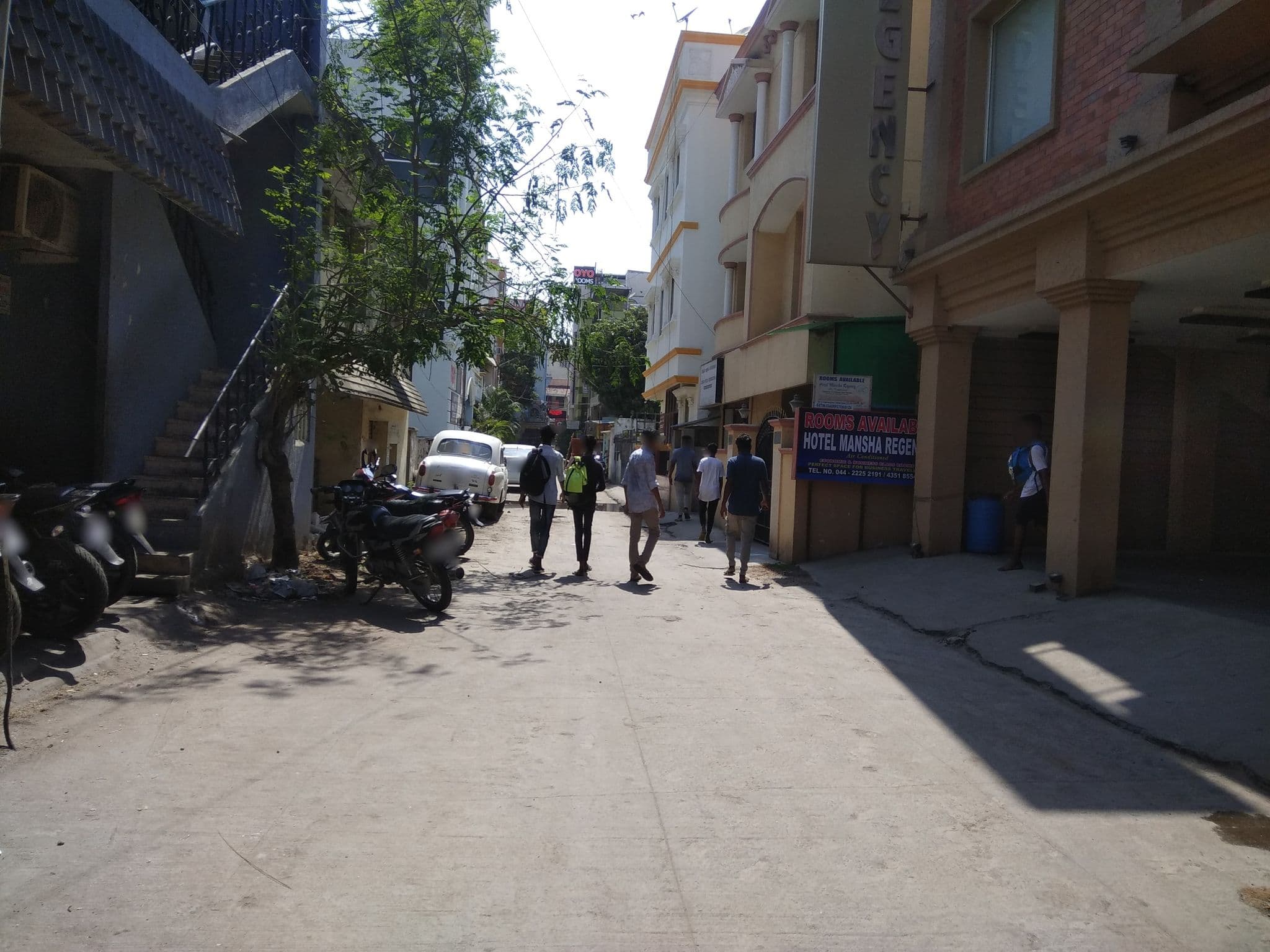 Street view near Executive Lounge, Alandur — © vedachalam (CC BY-SA · Mapillary)