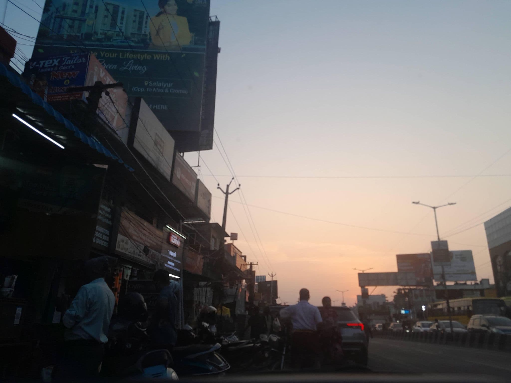 Street view near Hotel Sree Bhavan, Tambaram — © jegadeeshcumta (CC BY-SA · Mapillary)