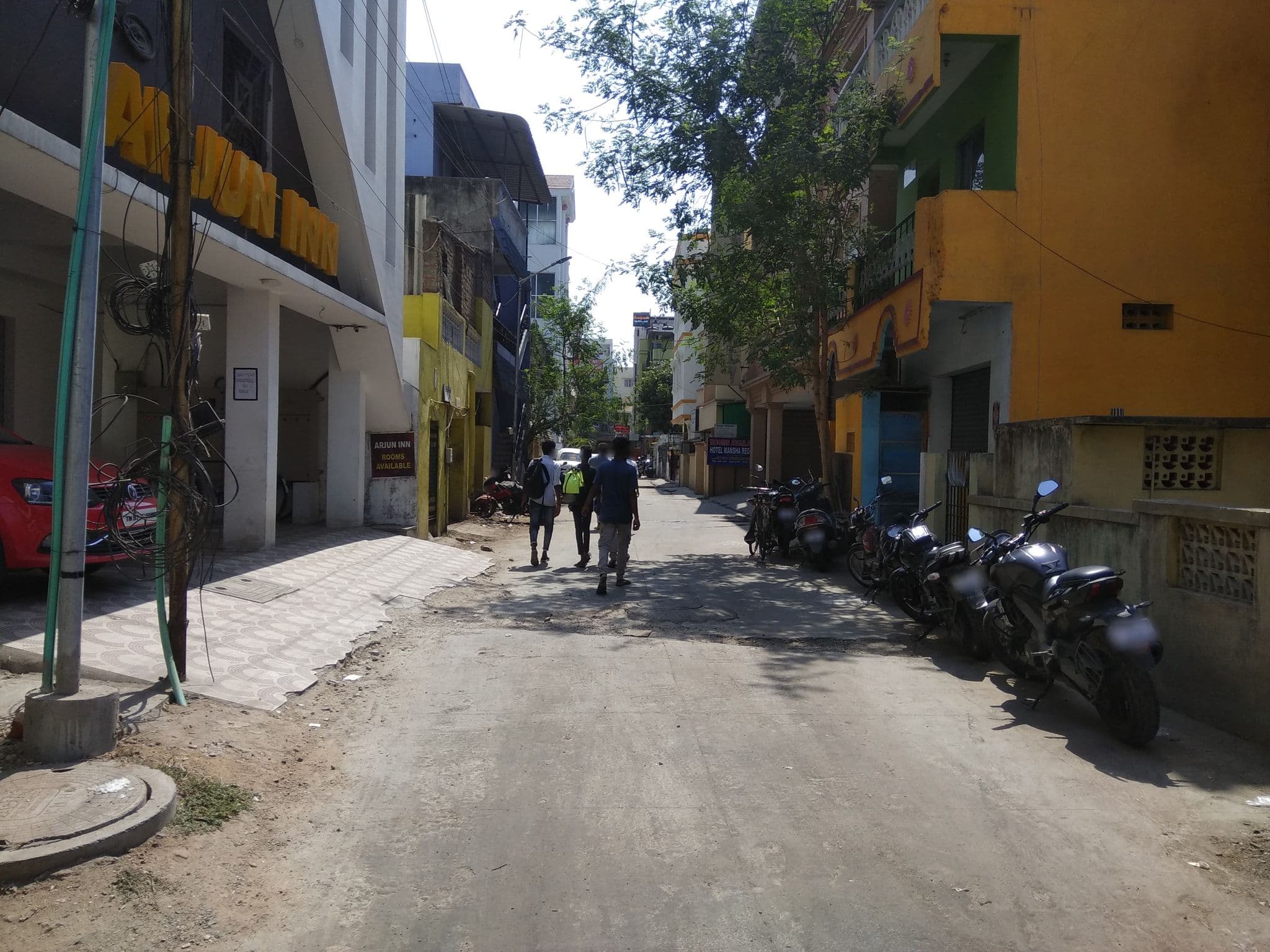 Street view near Arjun Inn, Alandur — © vedachalam (CC BY-SA · Mapillary)