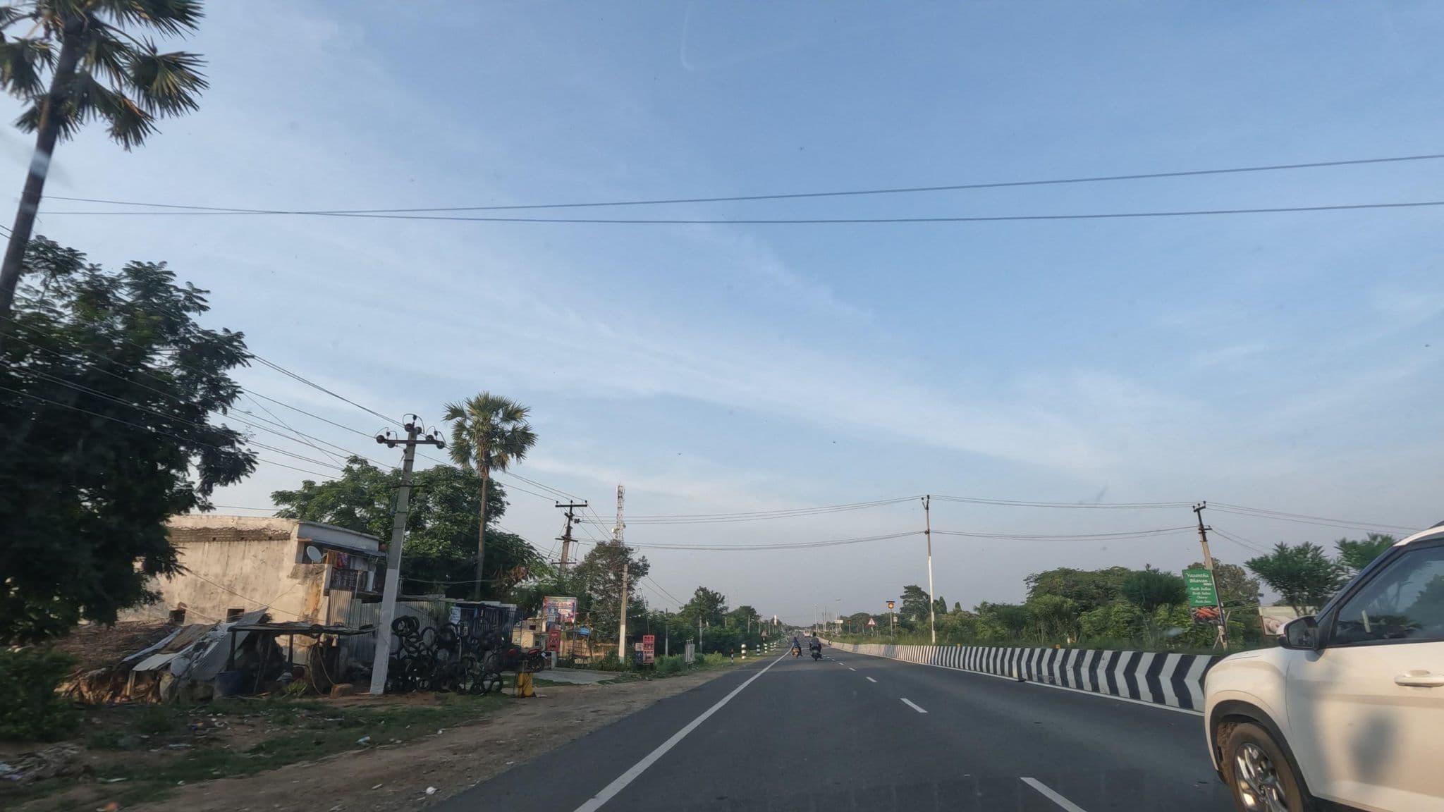 Street view near Joe Beach, Tirupporūr — © sudharsanamurthy (CC BY-SA · Mapillary)