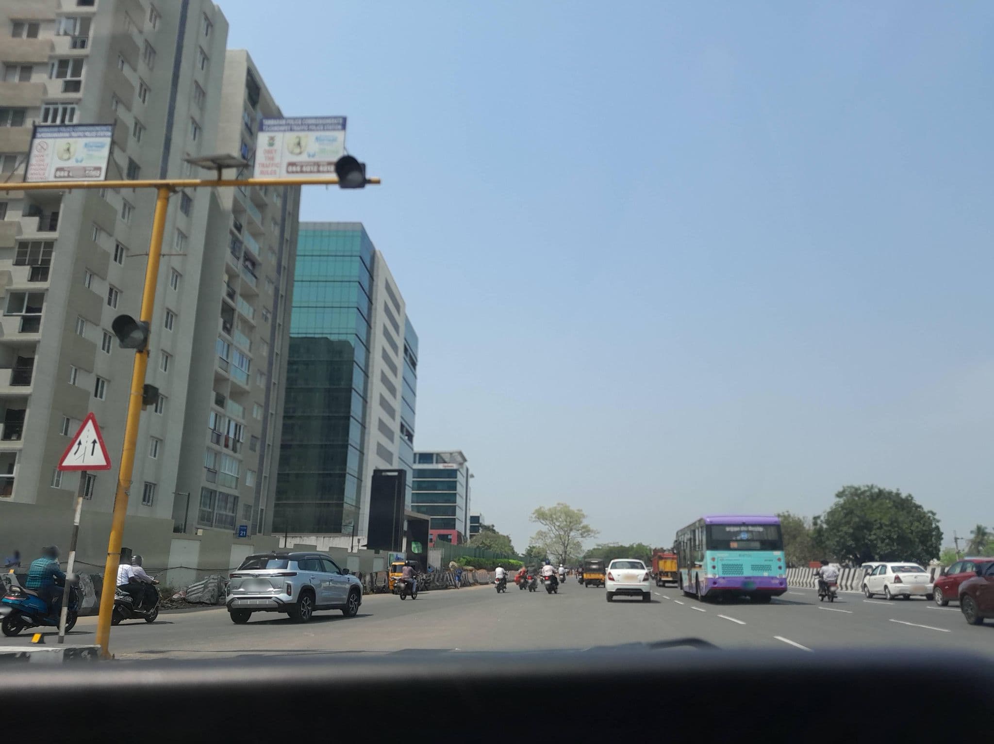 Street view near Lakshmi Ladies Hostel, Vandalūr — © jegadeeshcumta (CC BY-SA · Mapillary)