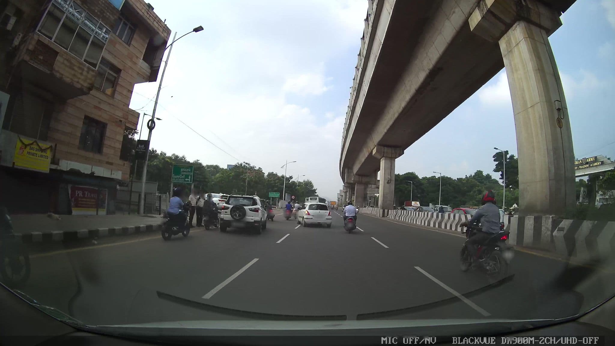 Street view near Hotel Mount Manor, Saint Thomas Mount — © muthu (CC BY-SA · Mapillary)