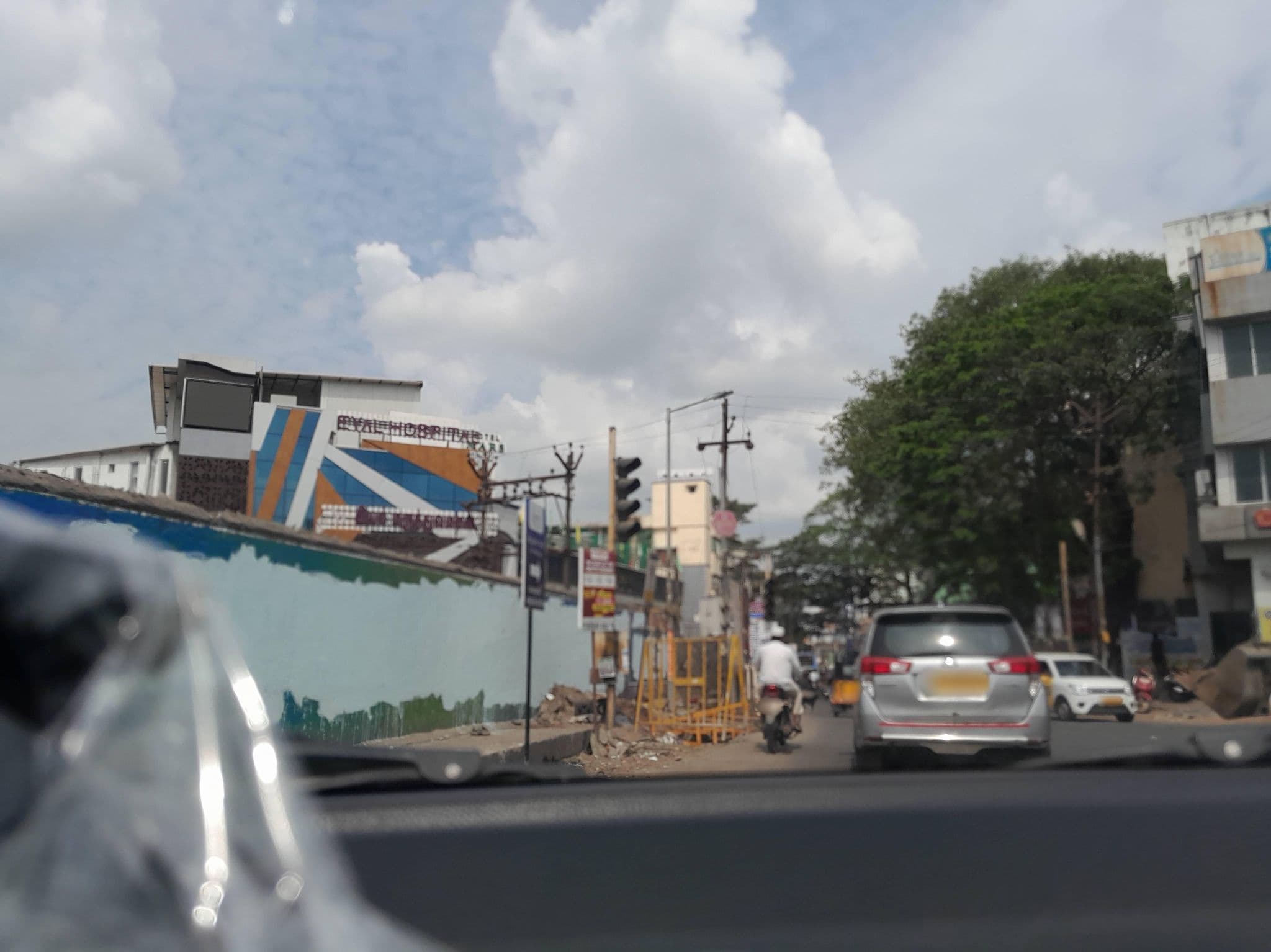 Street view near Hotel Mars, Pallāvaram — © jegadeeshcumta (CC BY-SA · Mapillary)