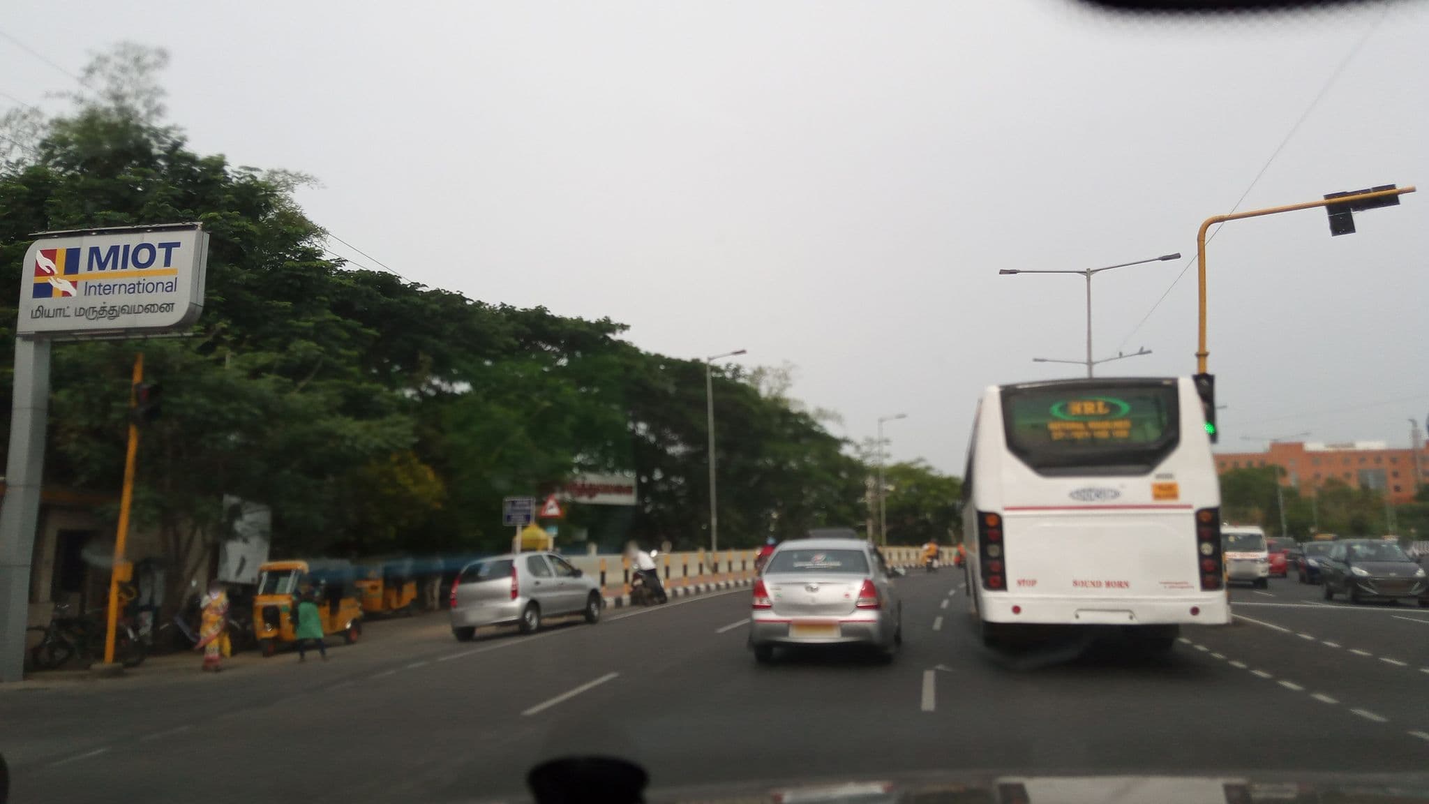 Street view near Lemon Tree, Manapakkam — © pradeepbv (CC BY-SA · Mapillary)