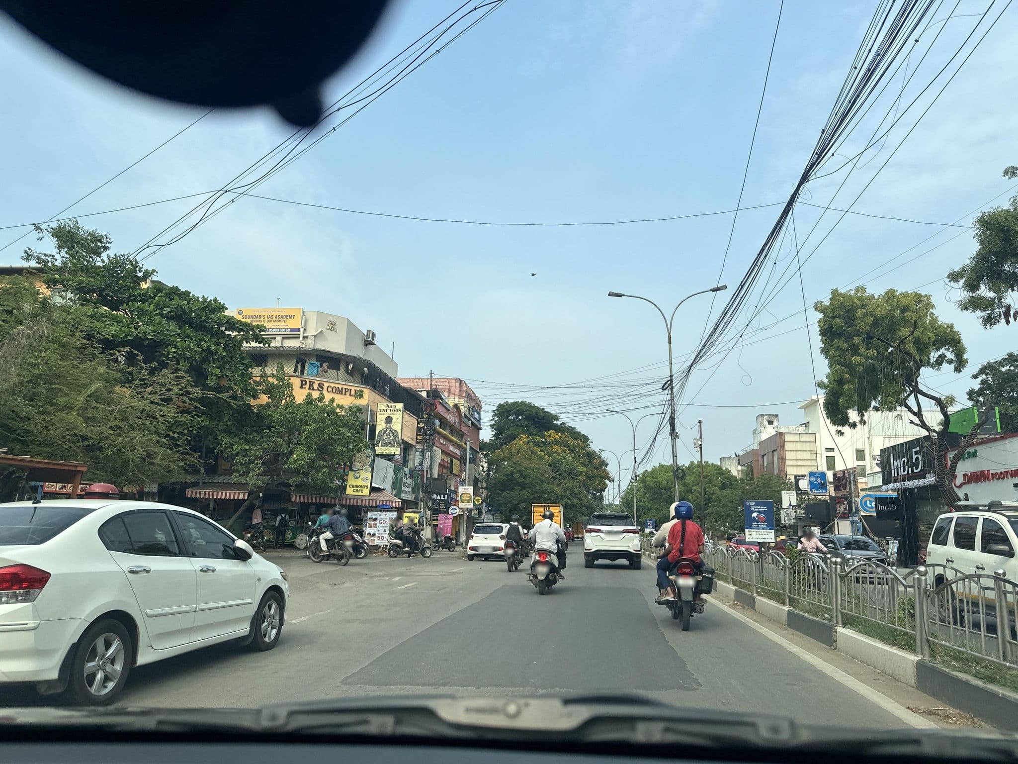 Street view near Hotel Fourth Avenue, Nerkunram — © Jonathanpraveen (CC BY-SA · Mapillary)